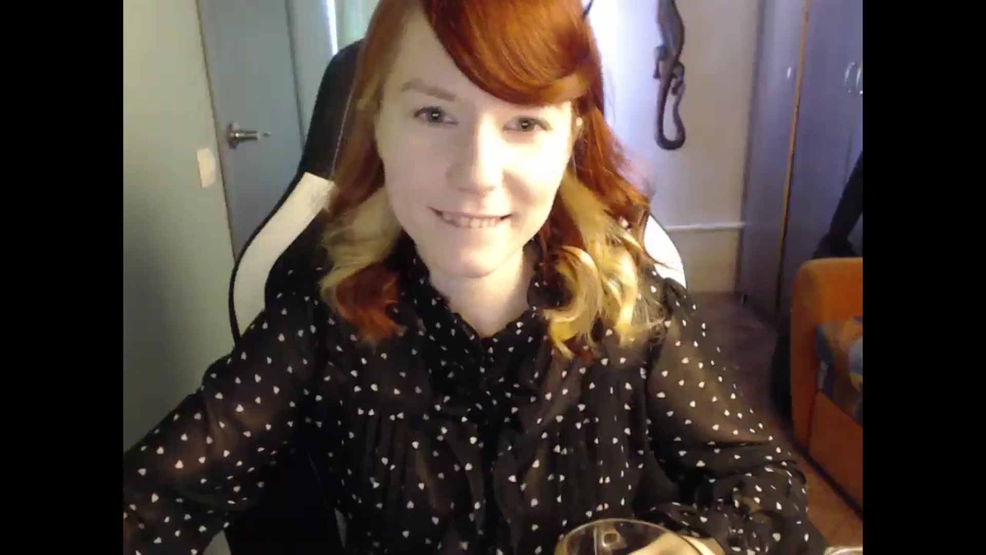 Gallery image thumbnail from NikiFoks18's myfreecams stream on, 03/30/2025, 07:23 image 15 of 20
