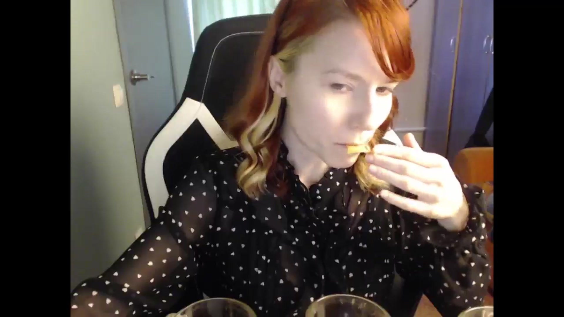 Gallery image thumbnail from NikiFoks18's myfreecams stream on, 03/30/2025, 09:48 image 8 of 20