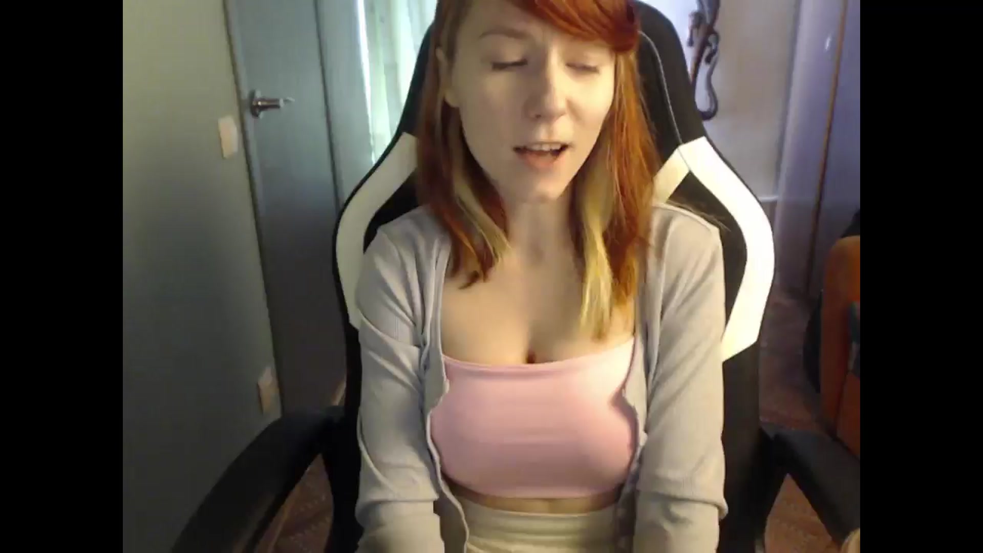 Gallery image thumbnail from NikiFoks18's myfreecams stream on, 04/06/2025, 06:41 image 14 of 20