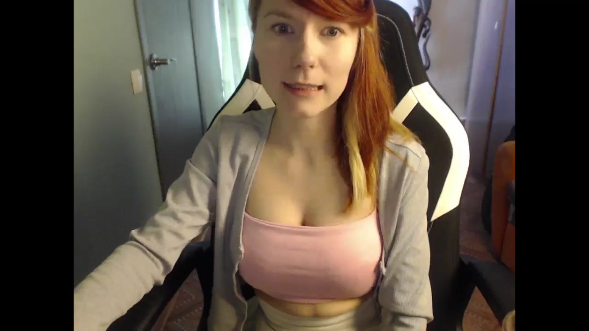 Gallery image thumbnail from NikiFoks18's myfreecams stream on, 04/06/2025, 06:41 image 7 of 20