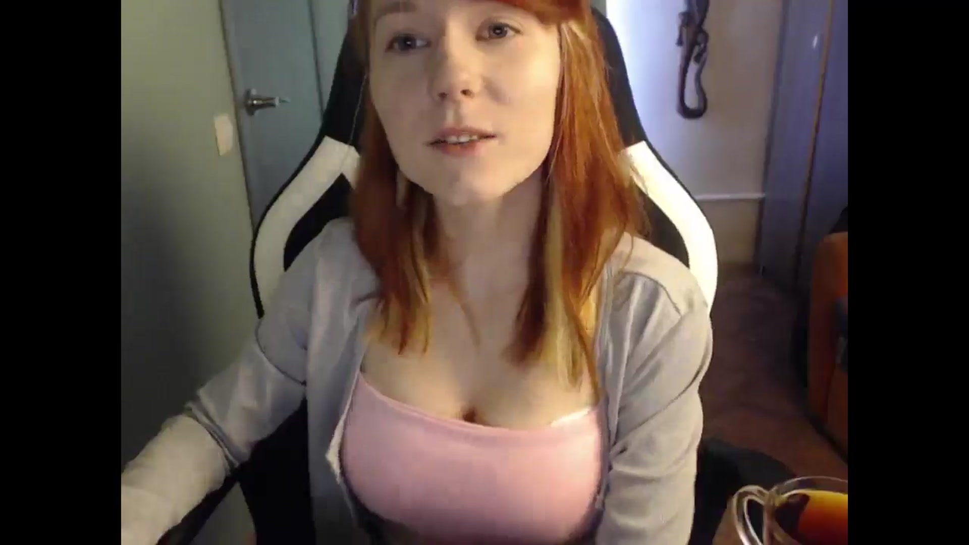 Gallery image thumbnail from NikiFoks18's myfreecams stream on, 04/06/2025, 09:01 image 13 of 20