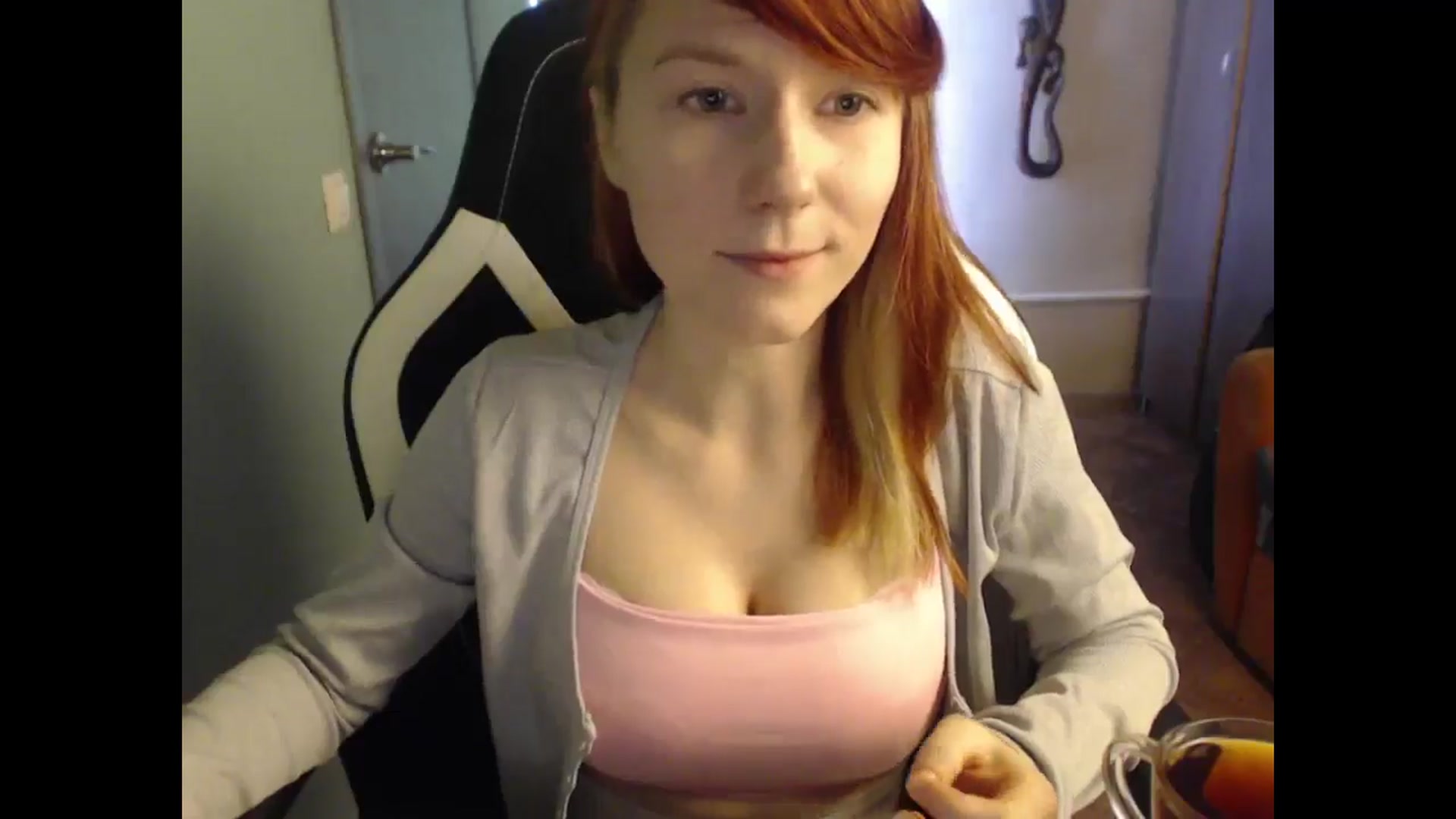 Gallery image thumbnail from NikiFoks18's myfreecams stream on, 04/06/2025, 09:01 image 14 of 20