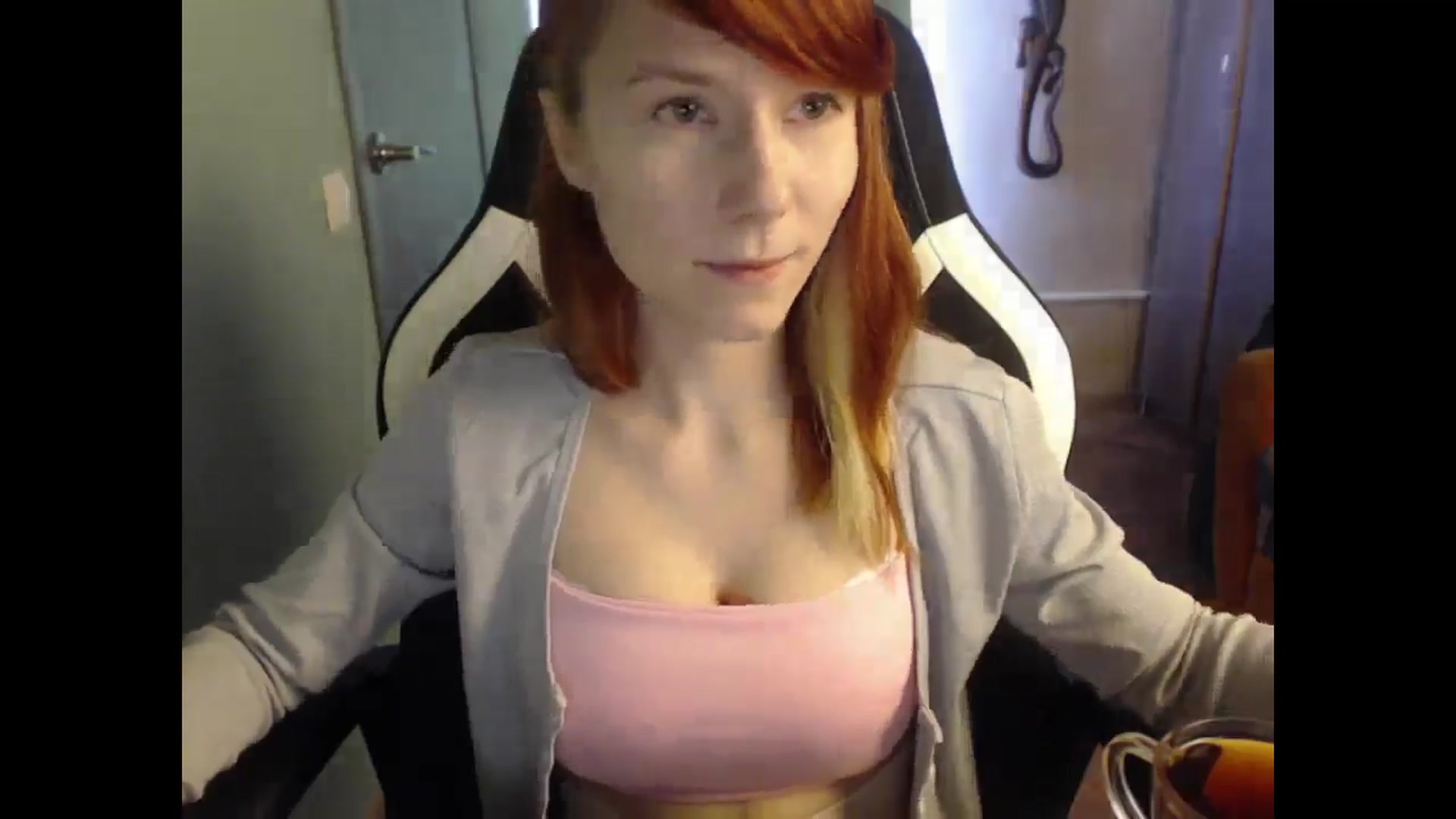 Gallery image thumbnail from NikiFoks18's myfreecams stream on, 04/06/2025, 09:01 image 15 of 20