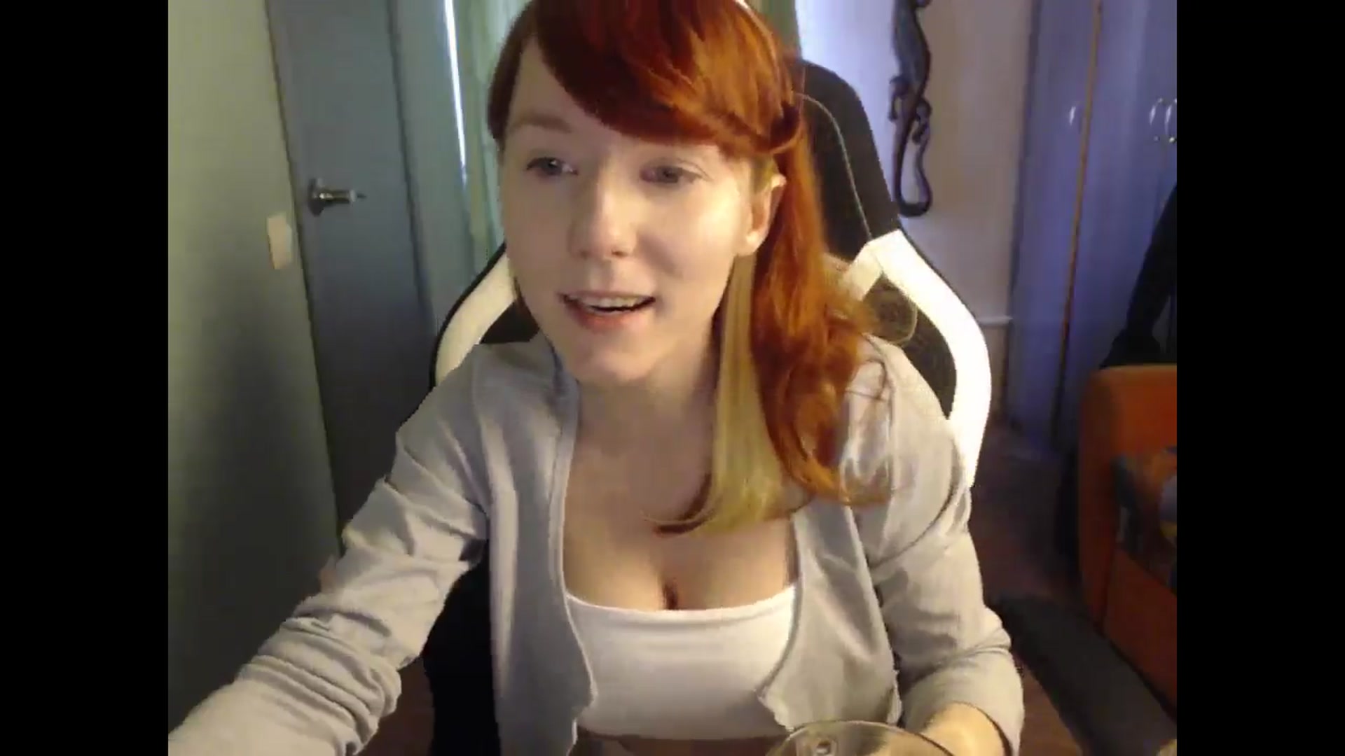 Gallery image thumbnail from NikiFoks18's myfreecams stream on, 04/07/2025, 10:34 image 10 of 20