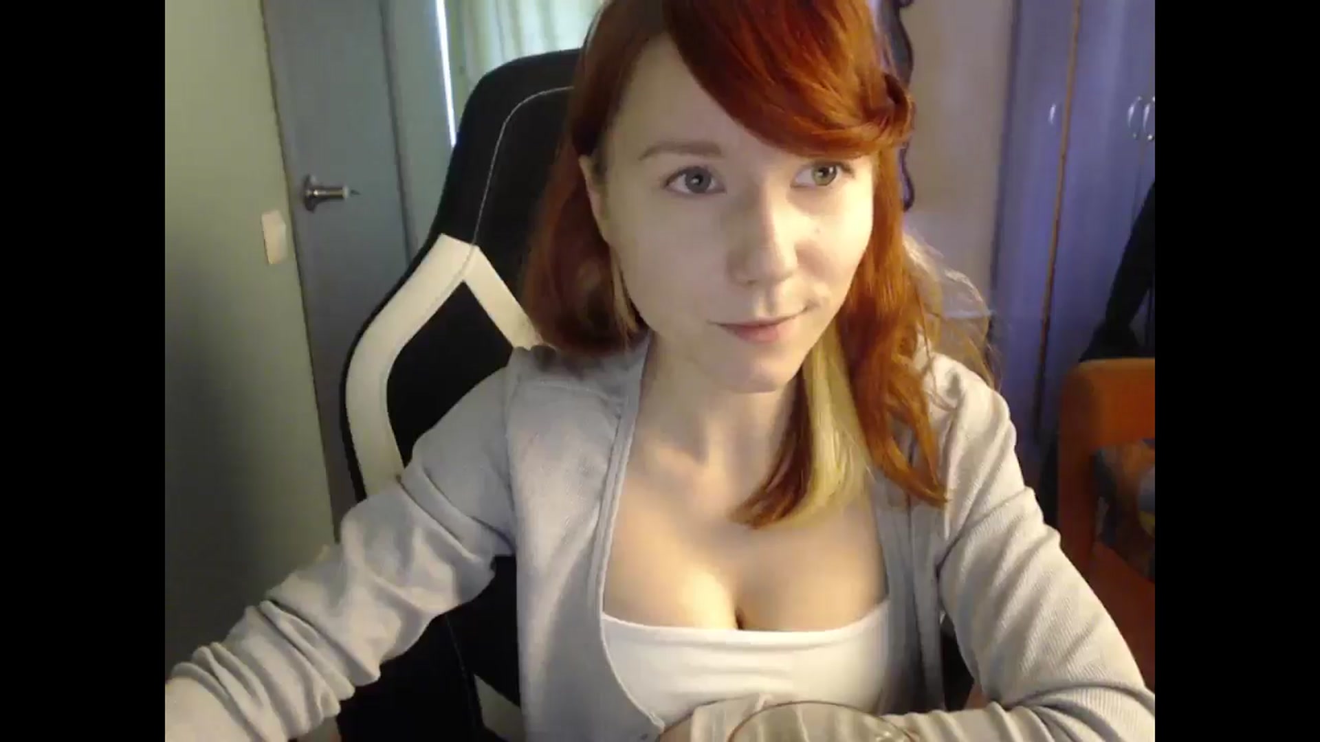 Gallery image thumbnail from NikiFoks18's myfreecams stream on, 04/07/2025, 10:34 image 14 of 20