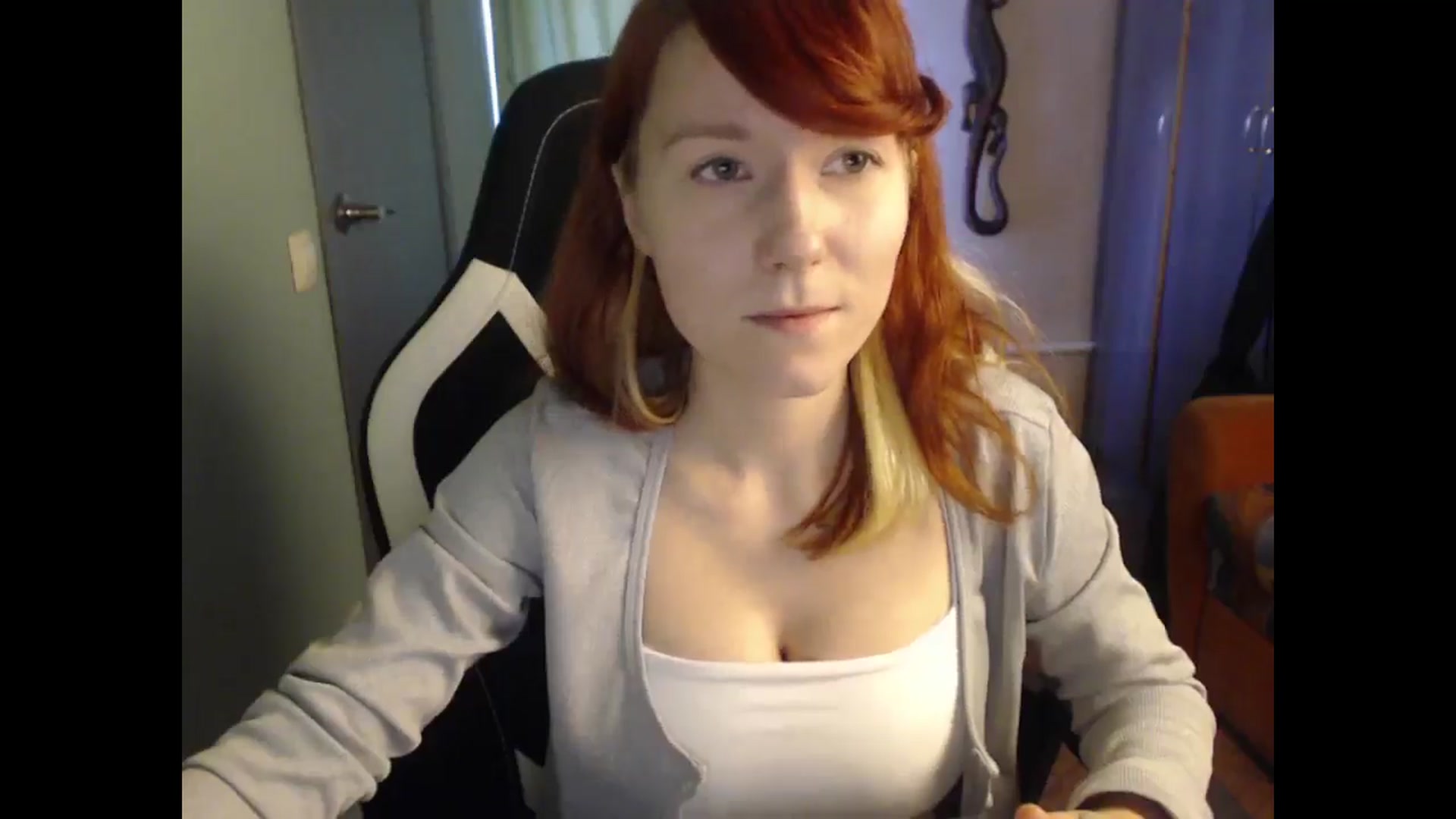 Gallery image thumbnail from NikiFoks18's myfreecams stream on, 04/07/2025, 10:34 image 16 of 20
