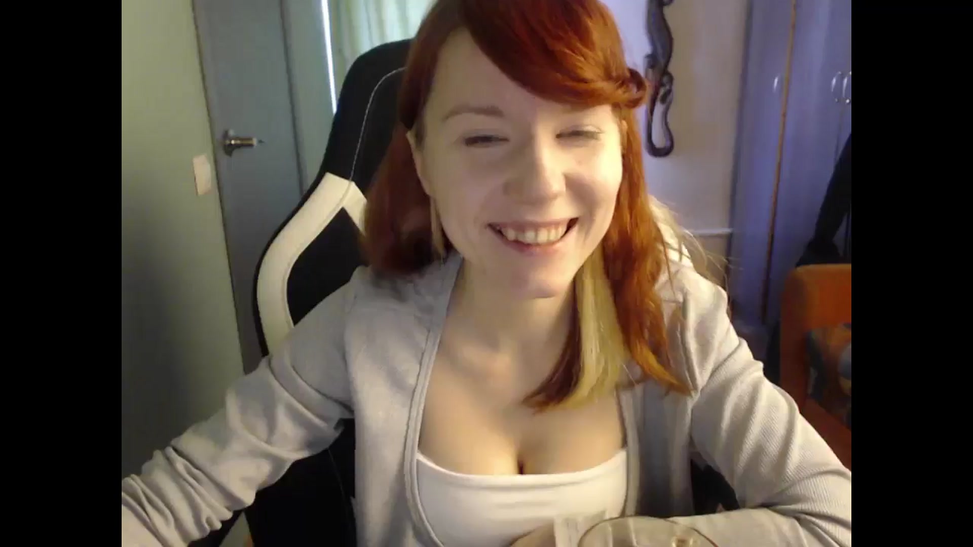 Gallery image thumbnail from NikiFoks18's myfreecams stream on, 04/07/2025, 10:34 image 13 of 20