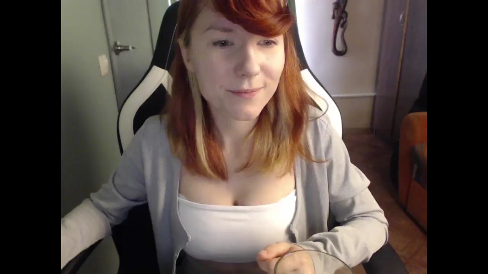 Gallery image thumbnail from NikiFoks18's myfreecams stream on, 04/08/2025, 02:51 image 10 of 20