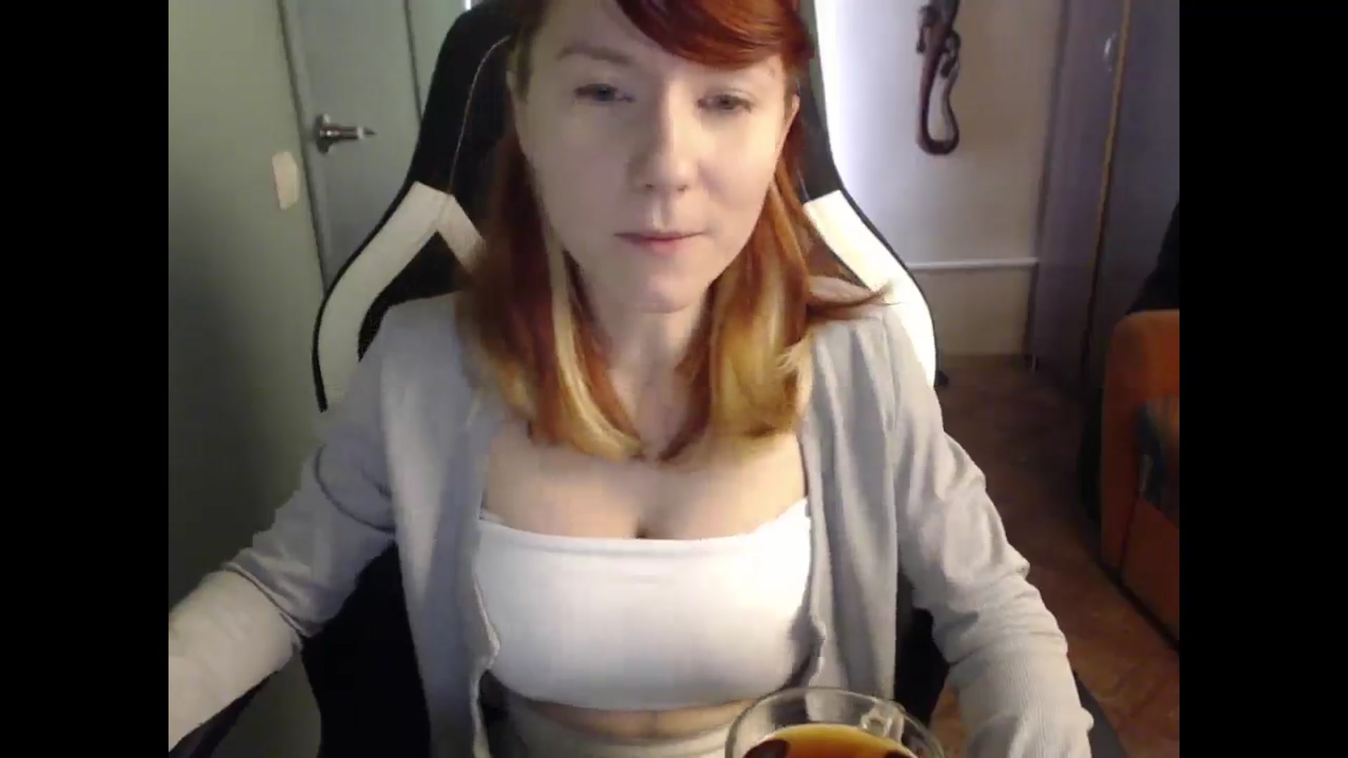 Gallery image thumbnail from NikiFoks18's myfreecams stream on, 04/08/2025, 02:51 image 18 of 20