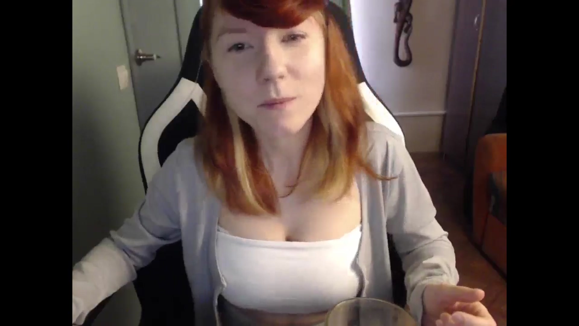 Gallery image thumbnail from NikiFoks18's myfreecams stream on, 04/08/2025, 02:51 image 7 of 20