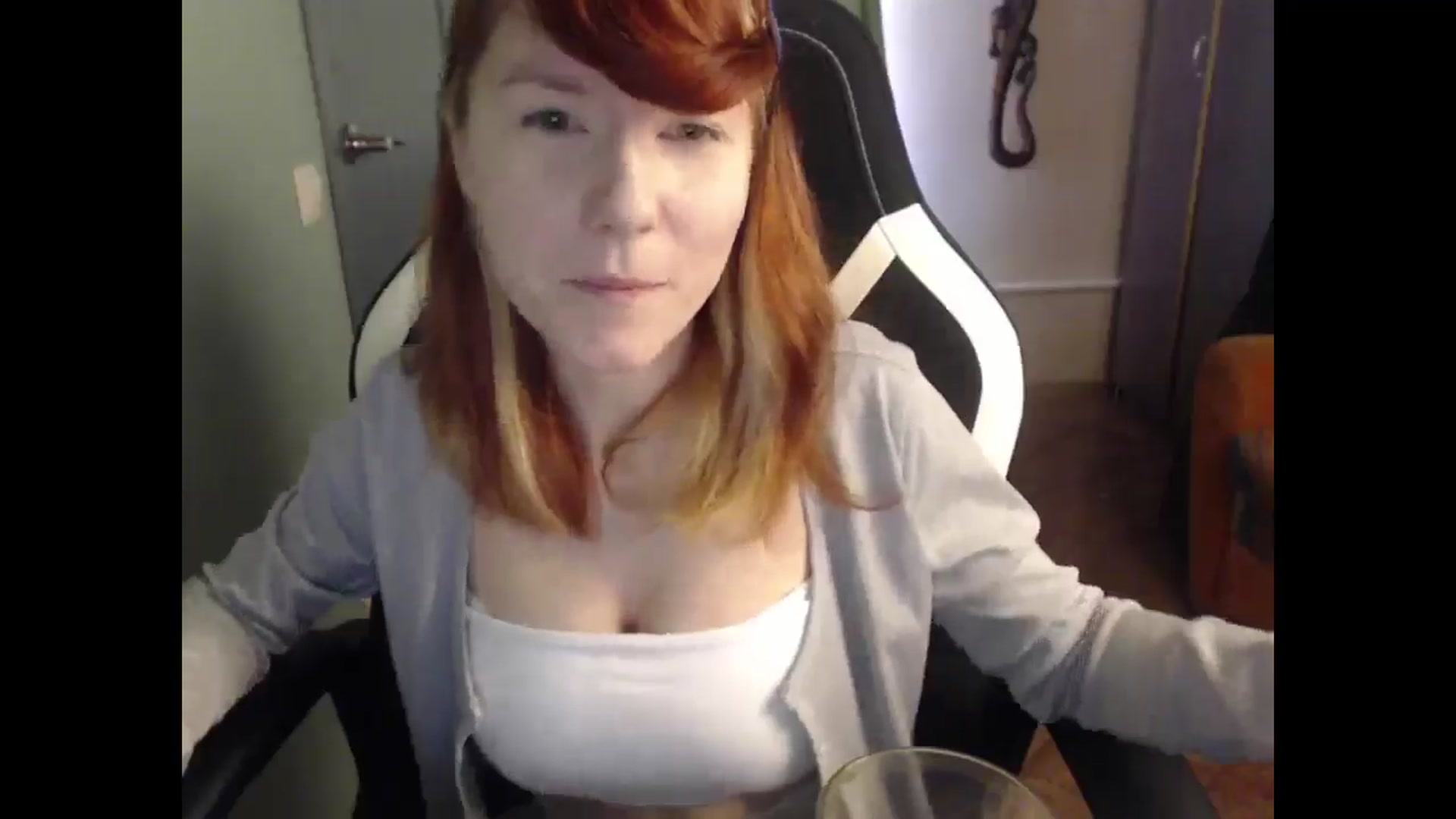 Gallery image thumbnail from NikiFoks18's myfreecams stream on, 04/08/2025, 02:51 image 6 of 20