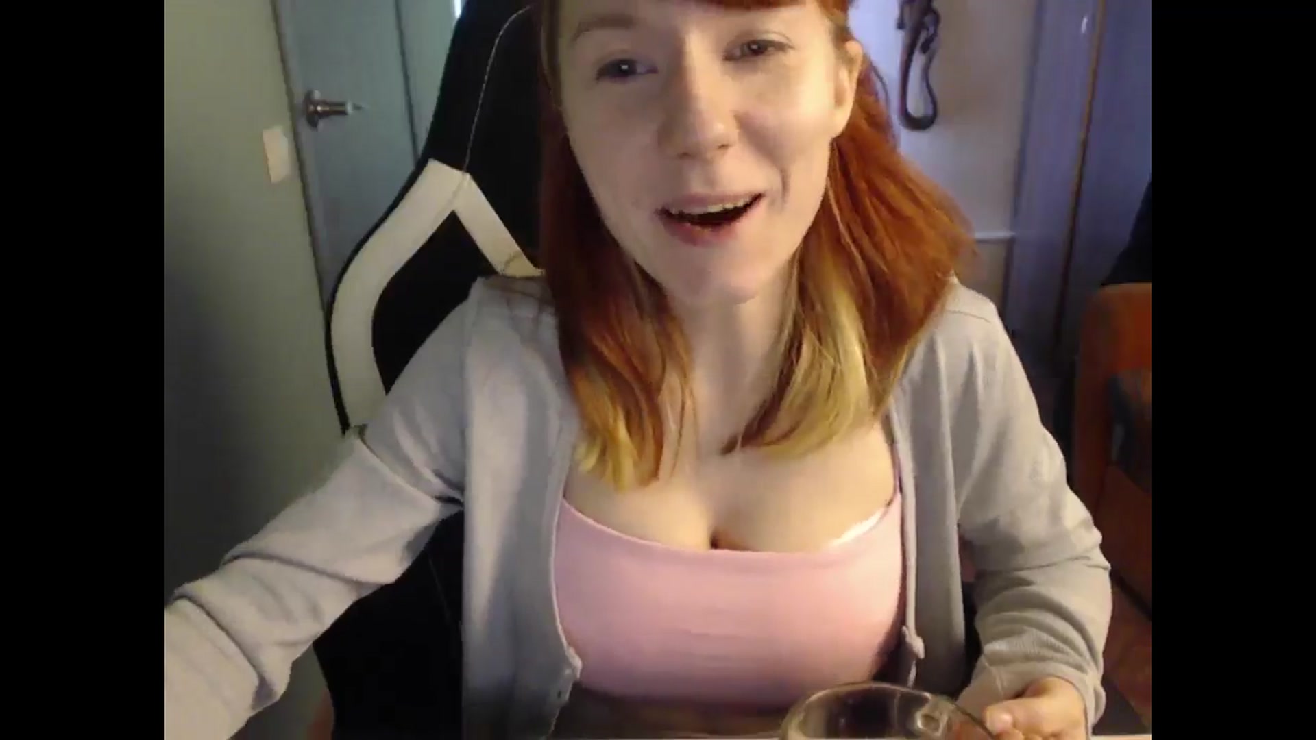 Gallery image thumbnail from NikiFoks18's myfreecams stream on, 04/08/2025, 06:40 image 16 of 20