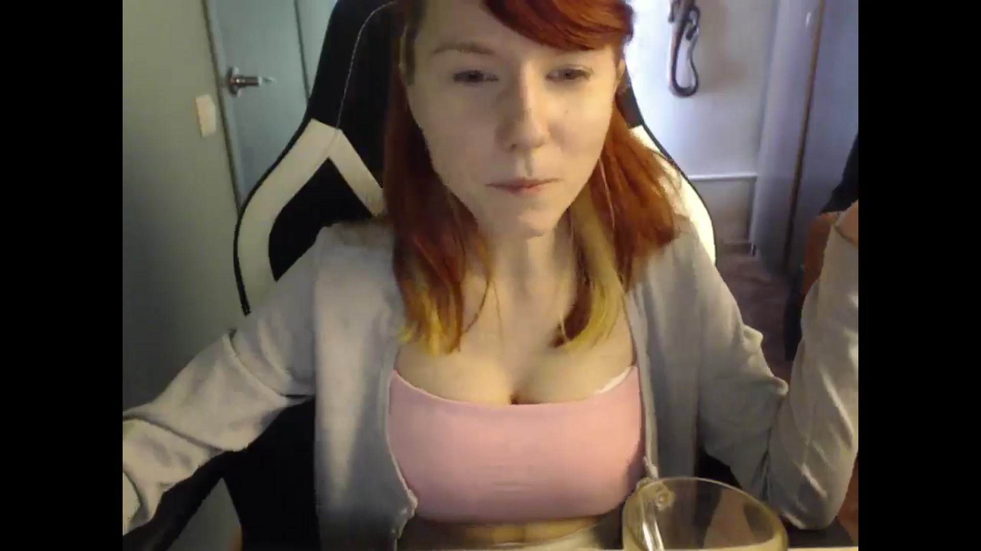 Gallery image thumbnail from NikiFoks18's myfreecams stream on, 04/08/2025, 06:40 image 11 of 20