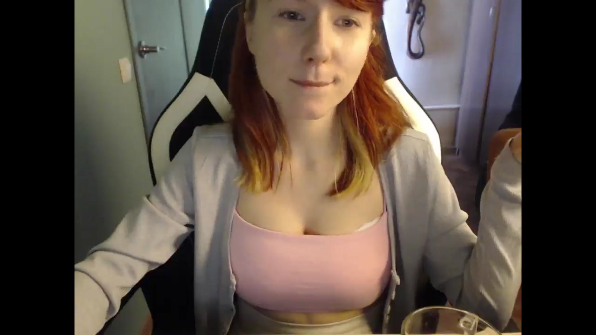 Gallery image thumbnail from NikiFoks18's myfreecams stream on, 04/08/2025, 06:40 image 14 of 20