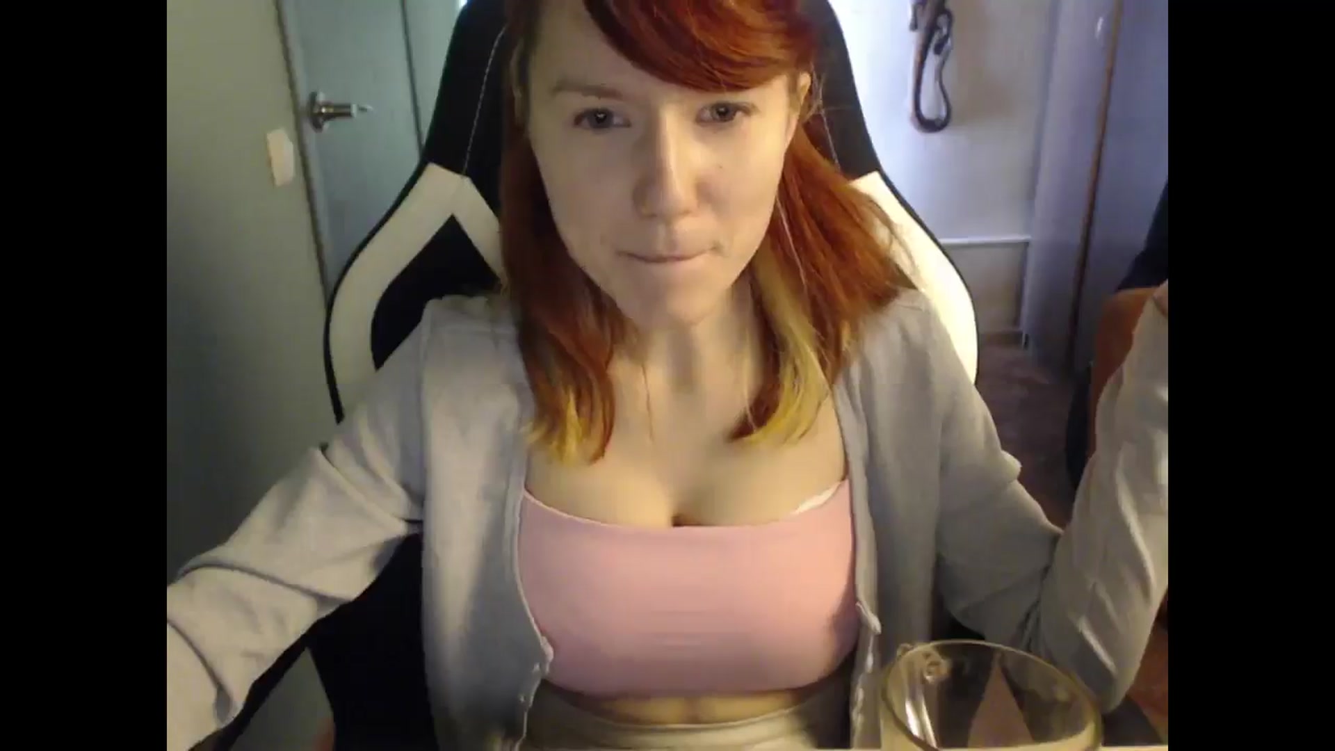 Gallery image thumbnail from NikiFoks18's myfreecams stream on, 04/08/2025, 06:40 image 9 of 20