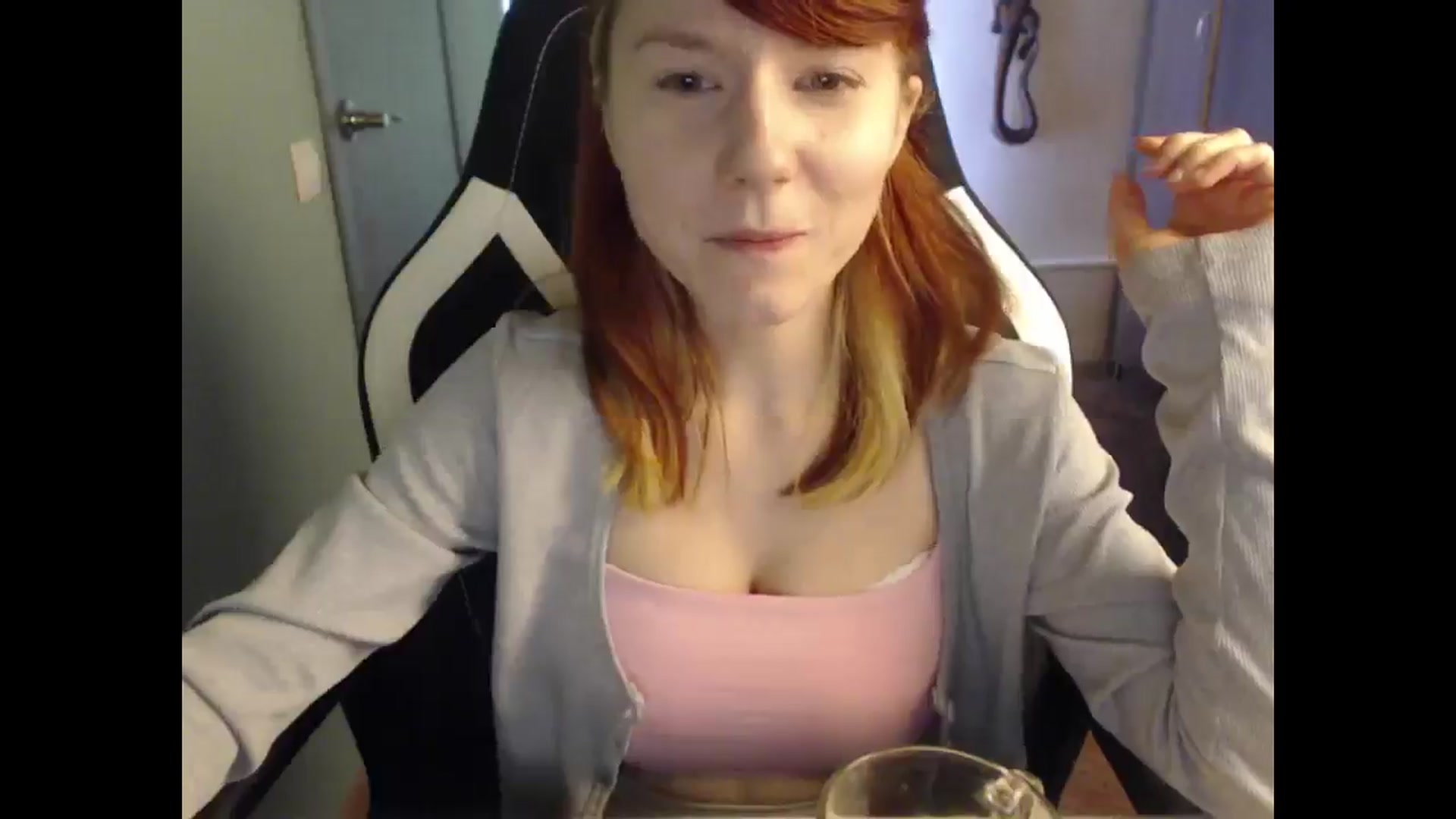 Gallery image thumbnail from NikiFoks18's myfreecams stream on, 04/08/2025, 06:40 image 18 of 20