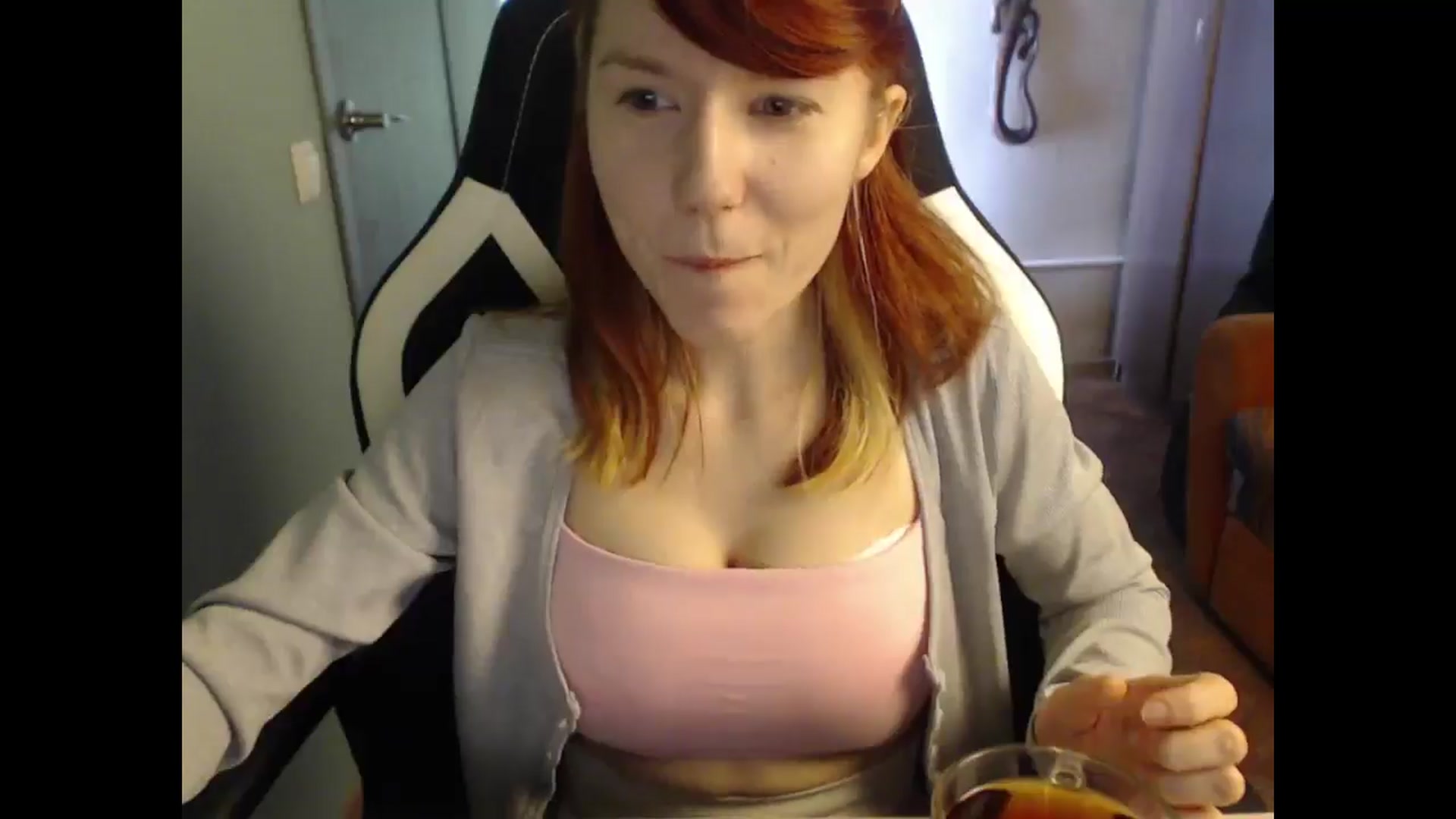 Gallery image thumbnail from NikiFoks18's myfreecams stream on, 04/08/2025, 06:40 image 12 of 20