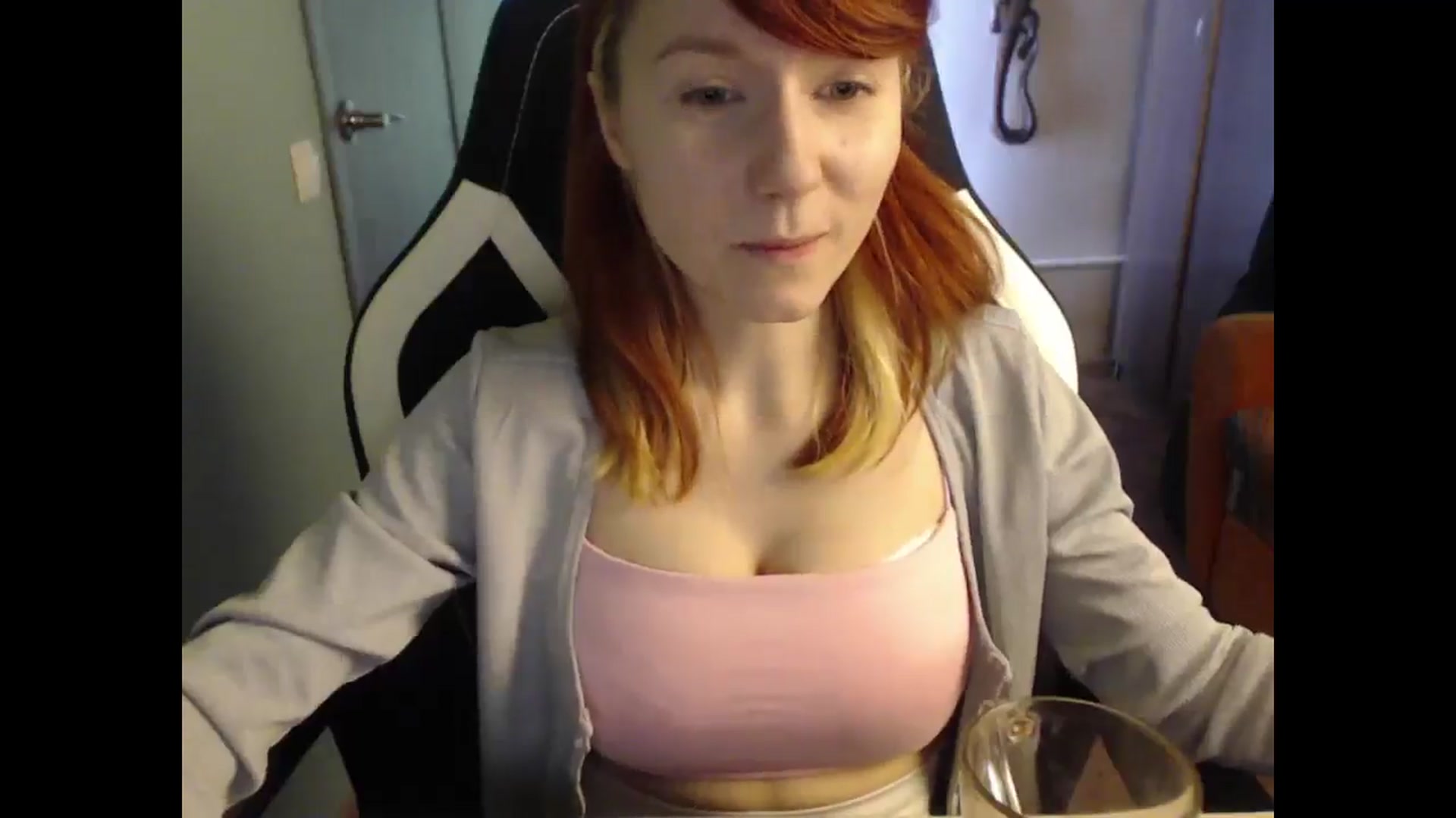 Gallery image thumbnail from NikiFoks18's myfreecams stream on, 04/08/2025, 06:40 image 6 of 20
