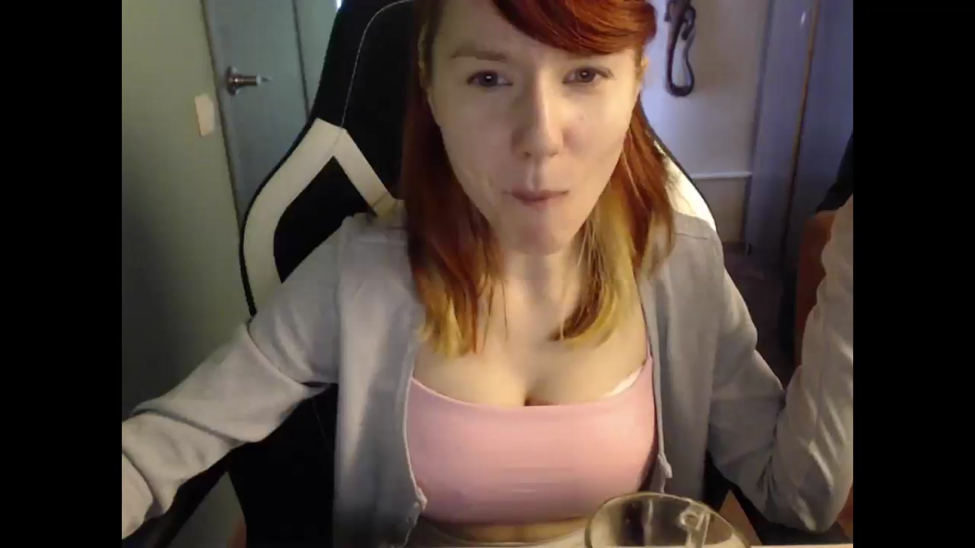 Gallery image thumbnail from NikiFoks18's myfreecams stream on, 04/08/2025, 06:40 image 19 of 20