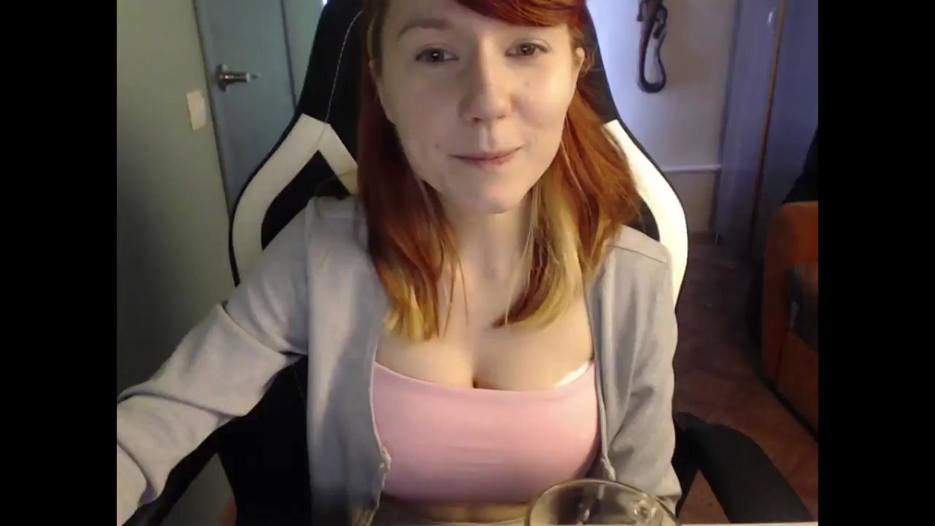 Gallery image thumbnail from NikiFoks18's myfreecams stream on, 04/08/2025, 06:40 image 17 of 20