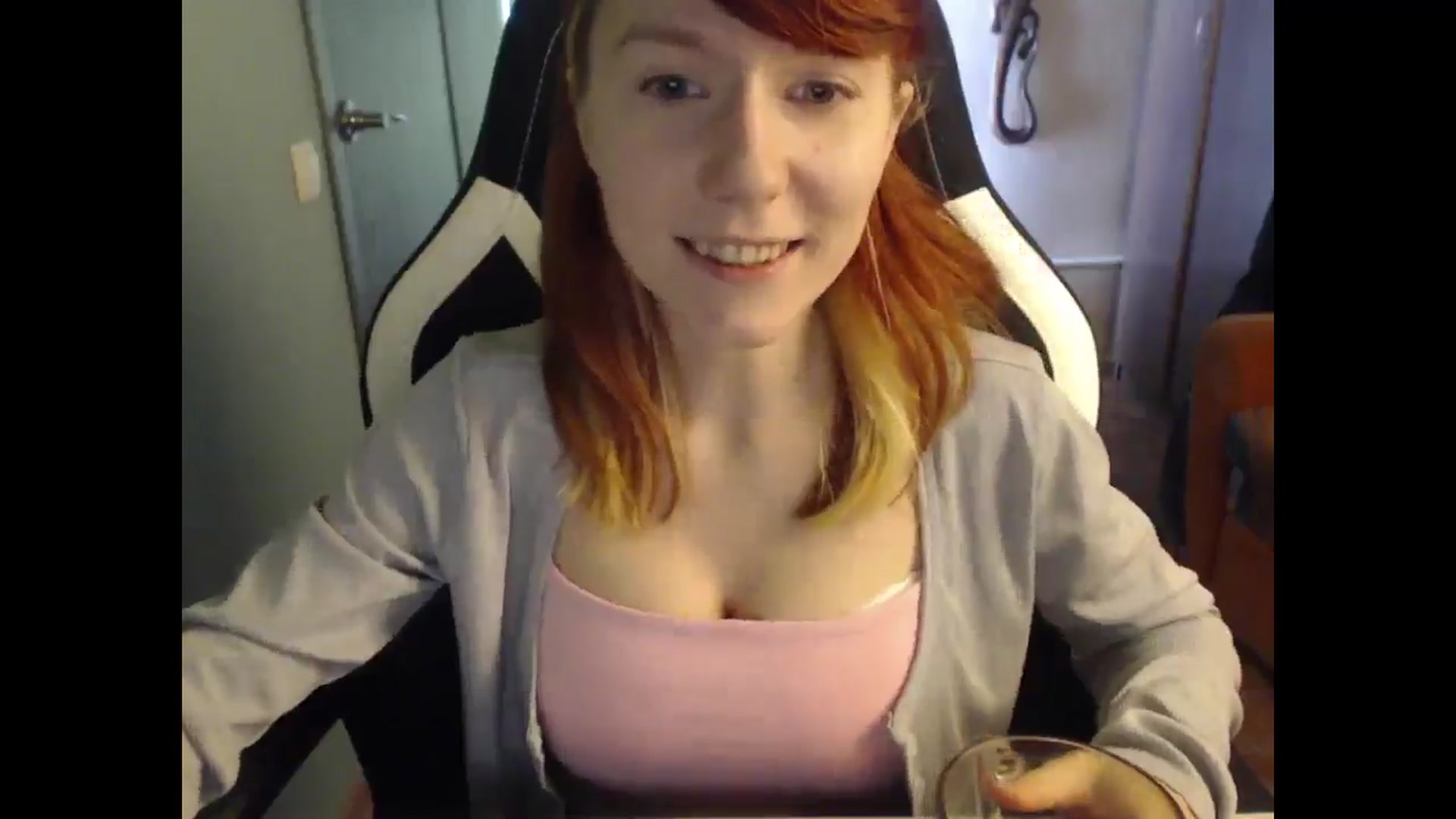 Gallery image thumbnail from NikiFoks18's myfreecams stream on, 04/08/2025, 06:40 image 3 of 20