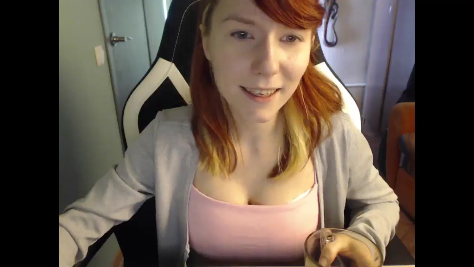 Gallery image thumbnail from NikiFoks18's myfreecams stream on, 04/08/2025, 06:40 image 4 of 20