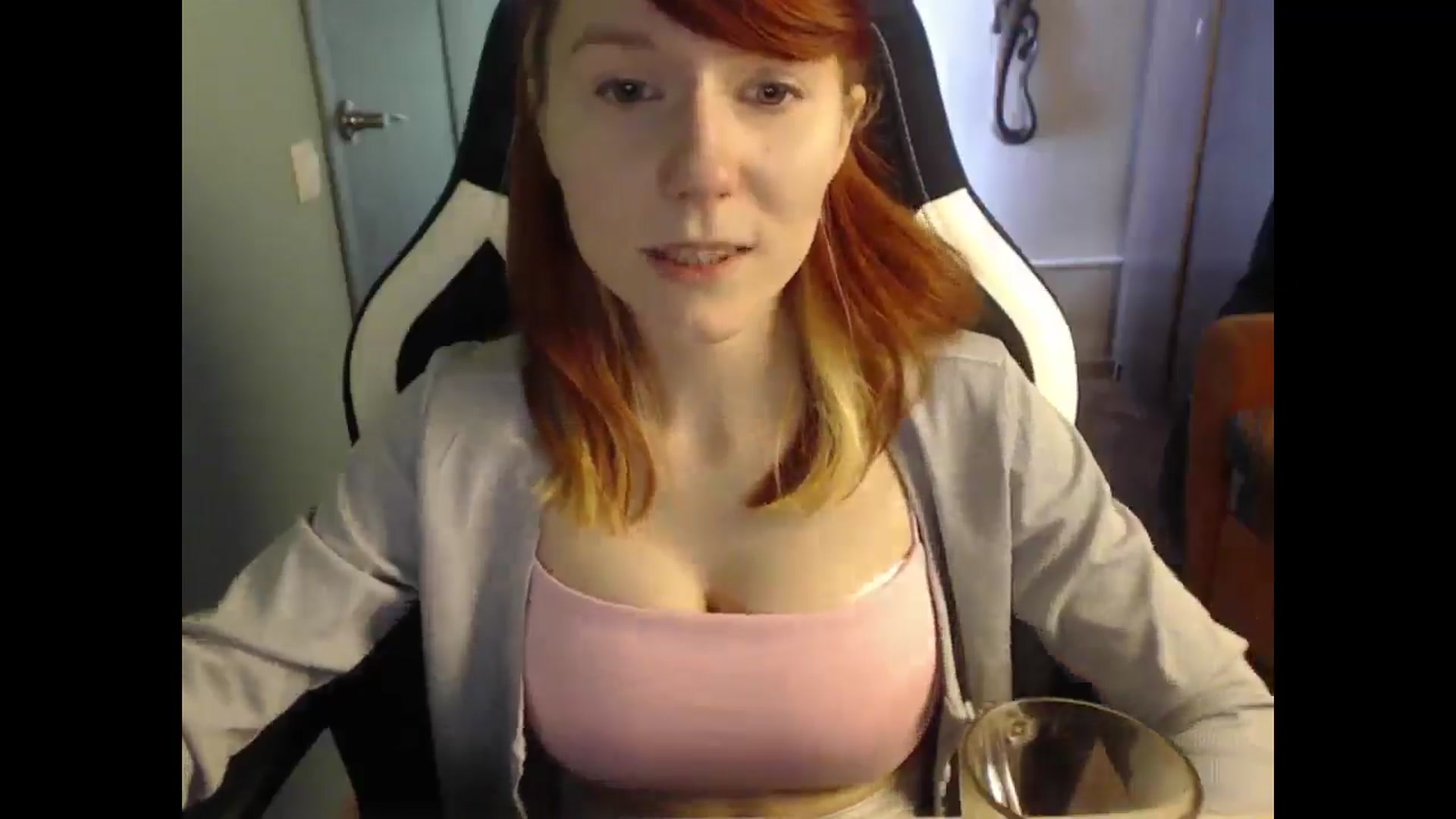 Gallery image thumbnail from NikiFoks18's myfreecams stream on, 04/08/2025, 06:40 image 5 of 20