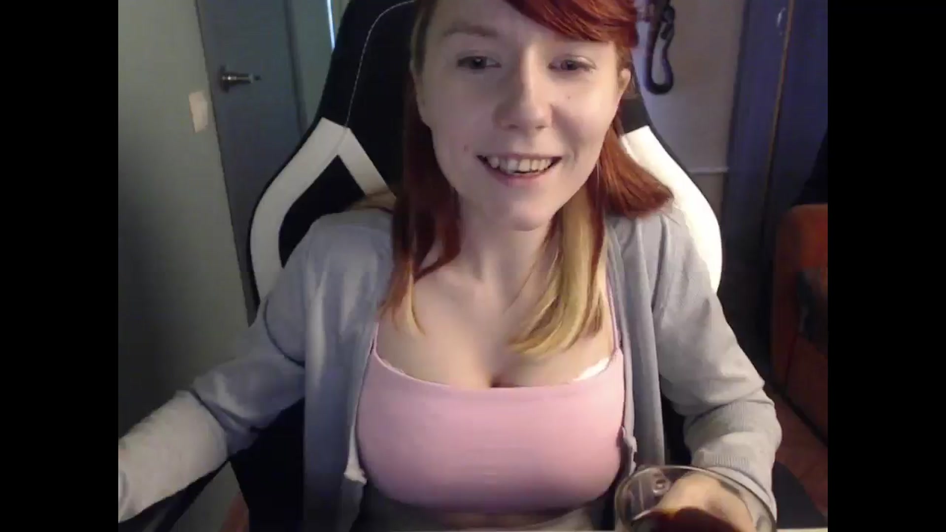 Gallery image thumbnail from NikiFoks18's myfreecams stream on, 04/08/2025, 08:53 image 10 of 20