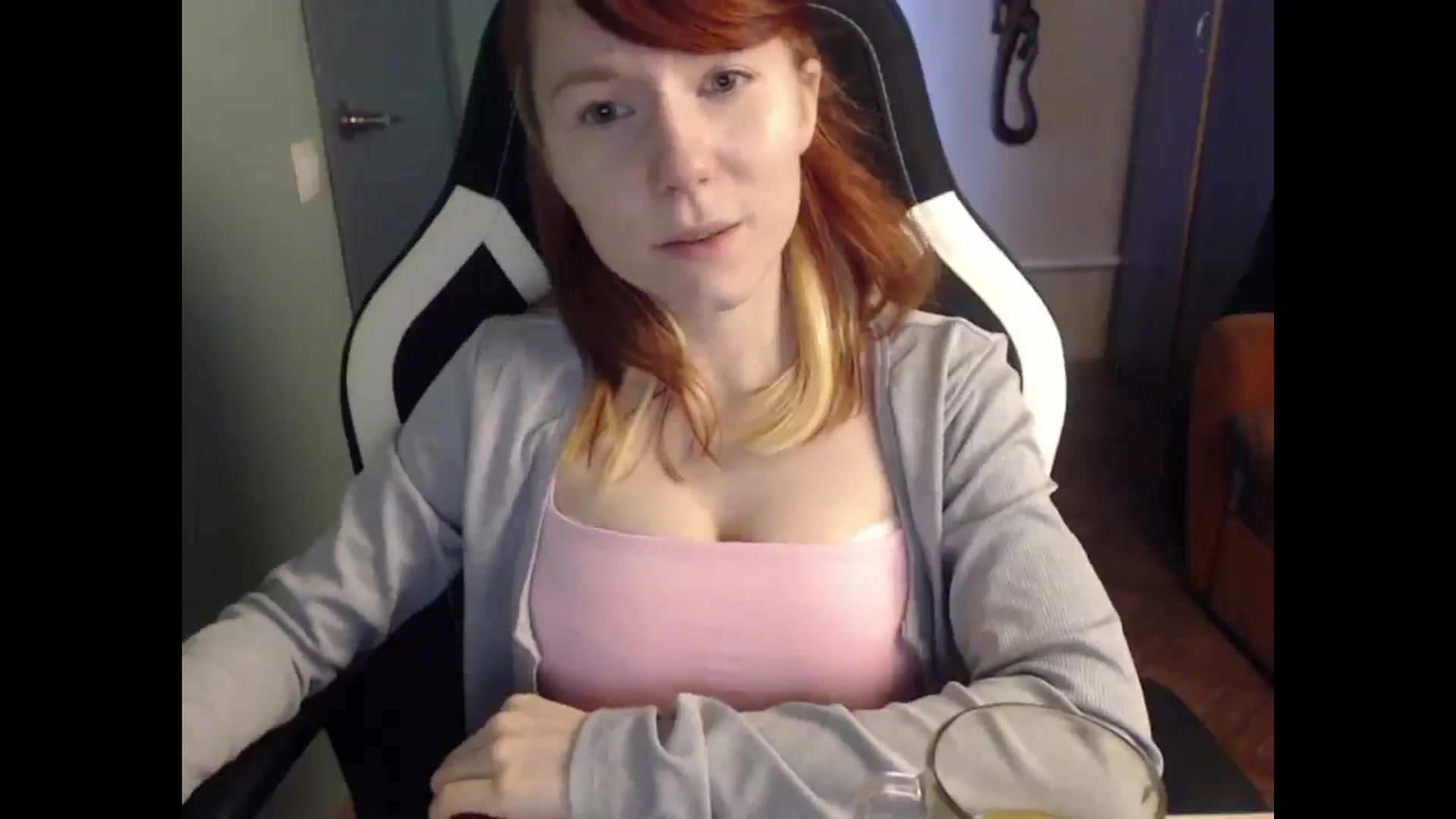Gallery image thumbnail from NikiFoks18's myfreecams stream on, 04/08/2025, 08:53 image 14 of 20