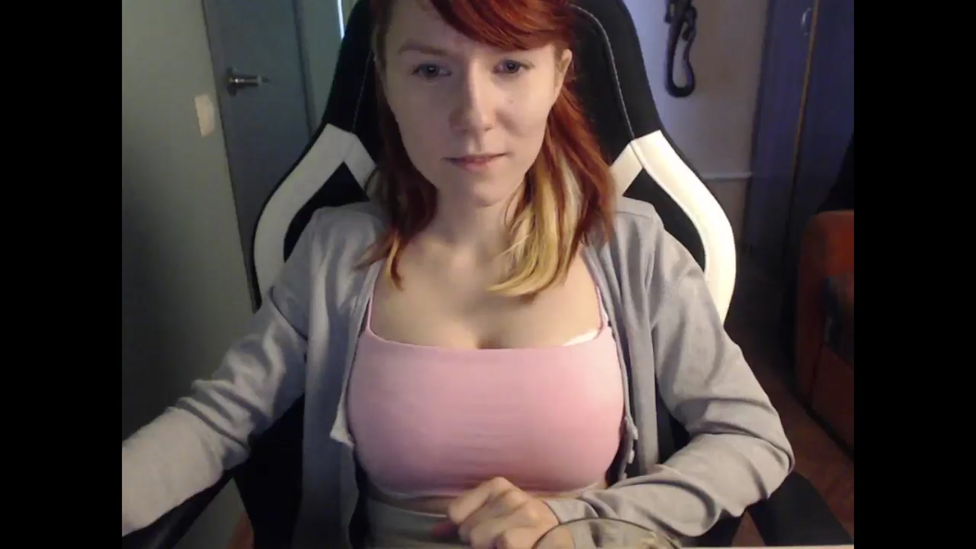 Gallery image thumbnail from NikiFoks18's myfreecams stream on, 04/08/2025, 08:53 image 9 of 20