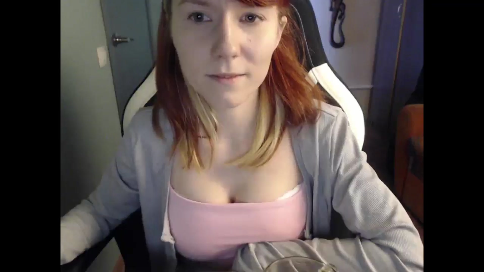Gallery image thumbnail from NikiFoks18's myfreecams stream on, 04/08/2025, 08:53 image 8 of 20