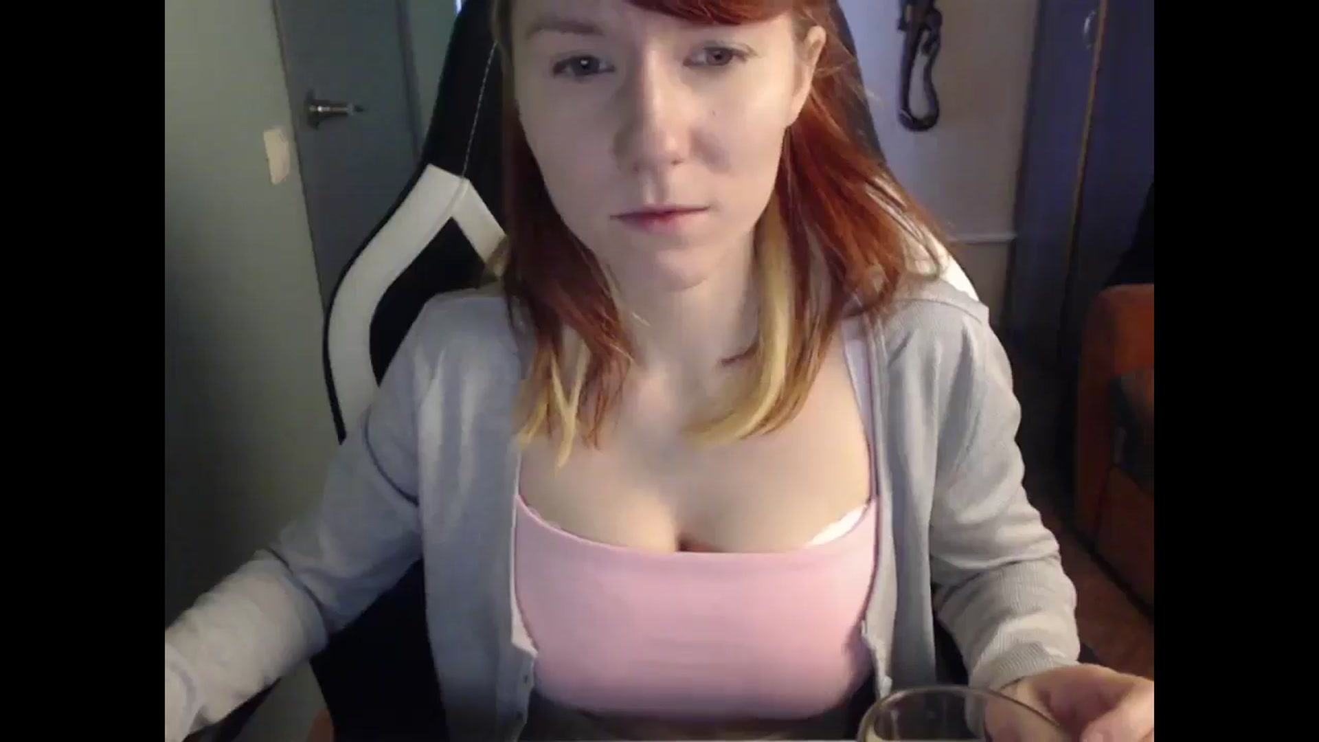 Gallery image thumbnail from NikiFoks18's myfreecams stream on, 04/08/2025, 08:53 image 15 of 20