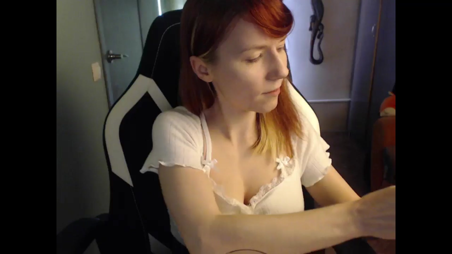 Gallery image thumbnail from NikiFoks18's myfreecams stream on, 04/10/2025, 06:53 image 2 of 20