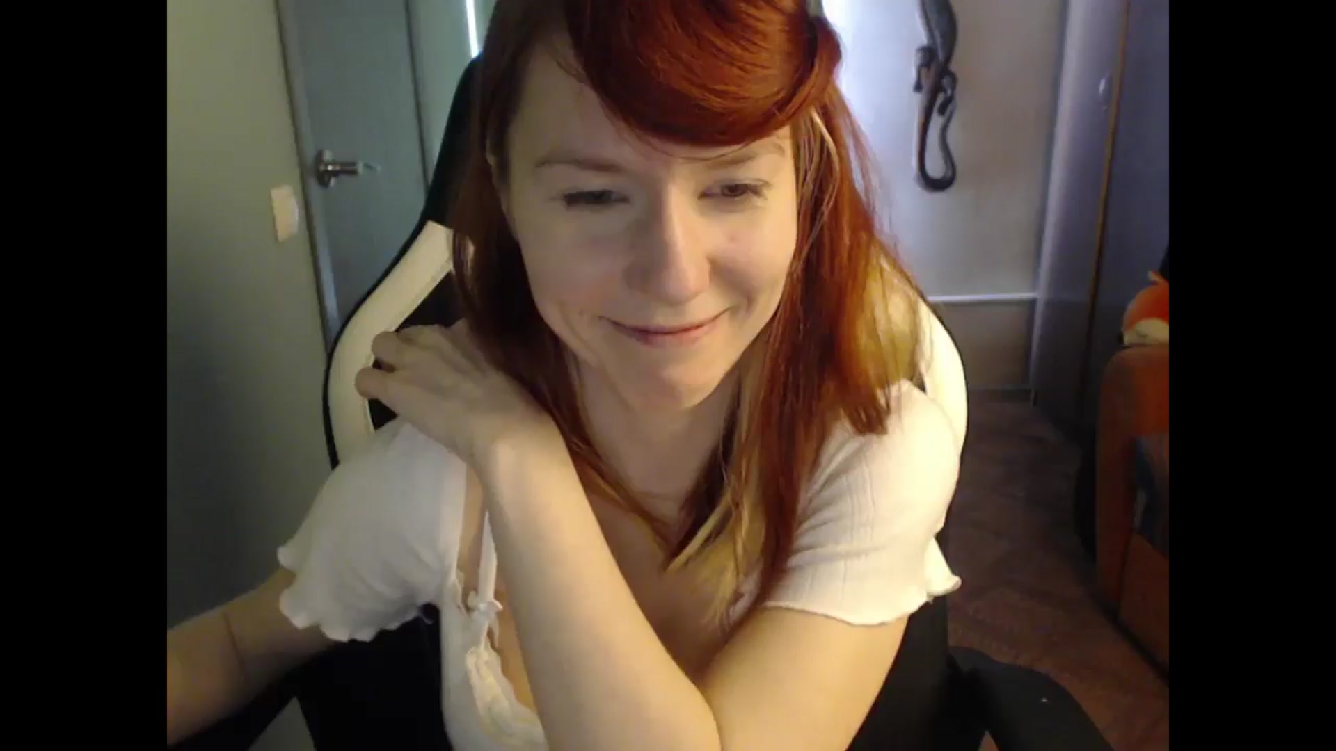 Gallery image thumbnail from NikiFoks18's myfreecams stream on, 04/10/2025, 06:53 image 17 of 20