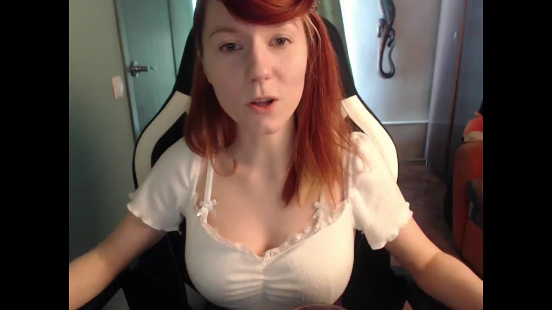 Gallery image thumbnail from NikiFoks18's myfreecams stream on, 04/10/2025, 06:53 image 9 of 20