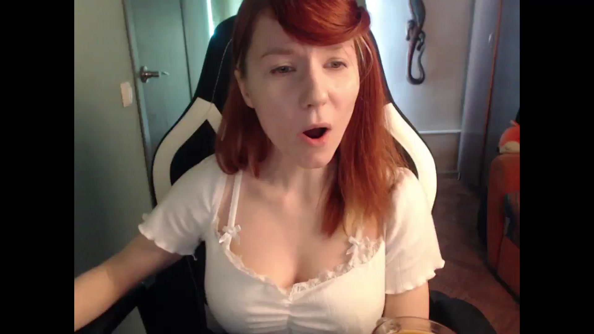 Gallery image thumbnail from NikiFoks18's myfreecams stream on, 04/10/2025, 06:53 image 5 of 20