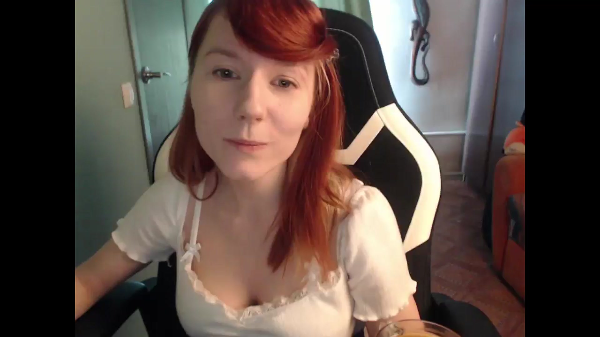 Gallery image thumbnail from NikiFoks18's myfreecams stream on, 04/10/2025, 06:53 image 7 of 20