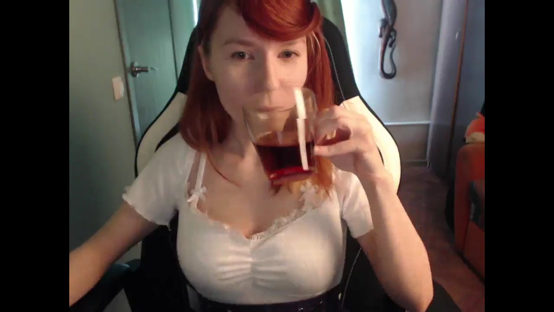 Gallery image thumbnail from NikiFoks18's myfreecams stream on, 04/10/2025, 06:53 image 10 of 20