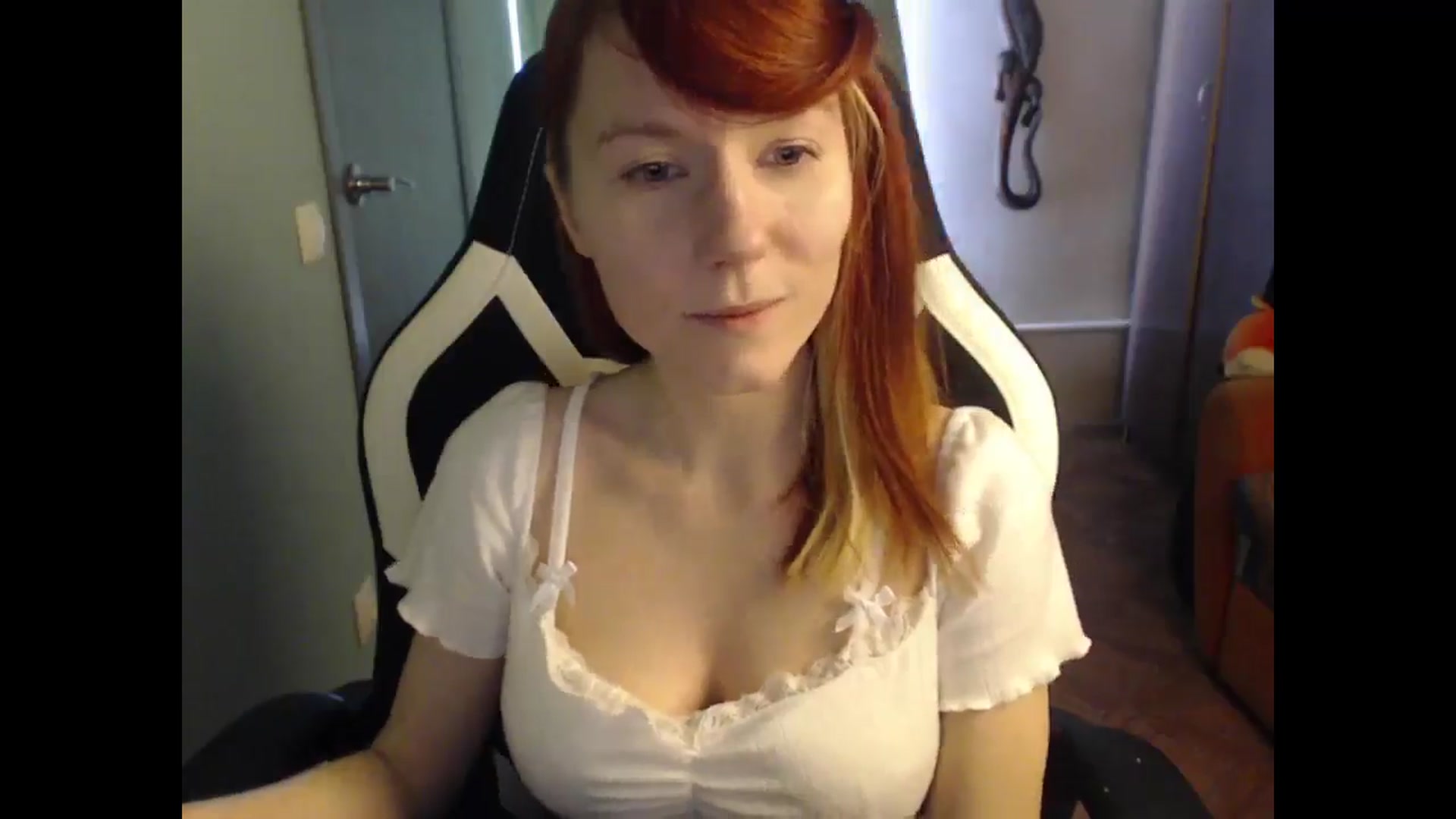 Gallery image thumbnail from NikiFoks18's myfreecams stream on, 04/10/2025, 06:53 image 19 of 20