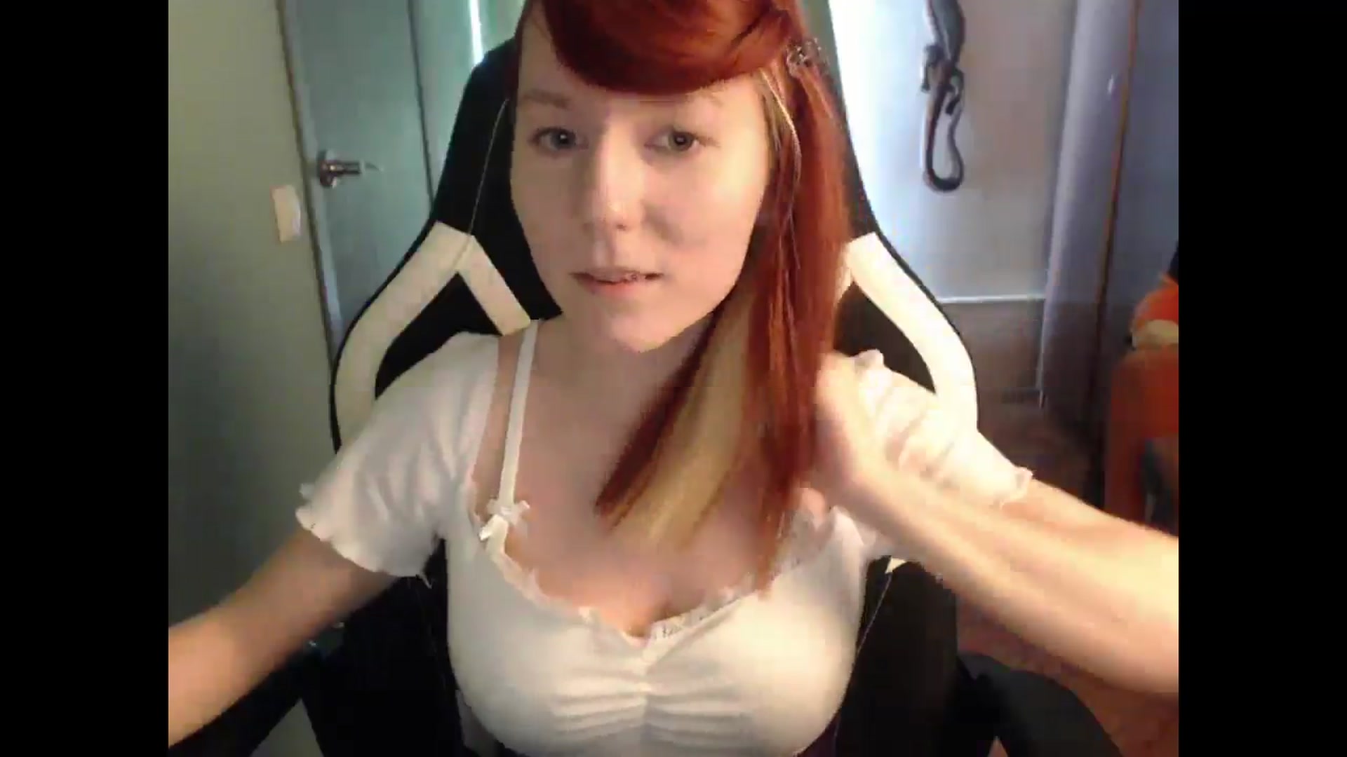 Gallery image thumbnail from NikiFoks18's myfreecams stream on, 04/10/2025, 06:53 image 12 of 20