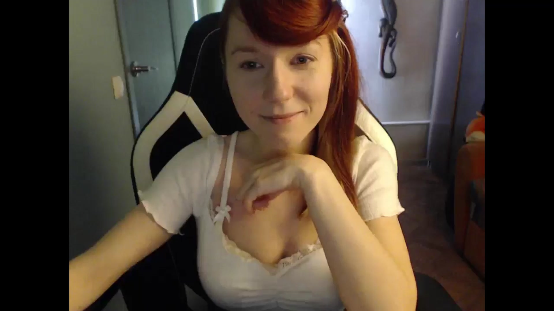 Gallery image thumbnail from NikiFoks18's myfreecams stream on, 04/10/2025, 06:53 image 14 of 20