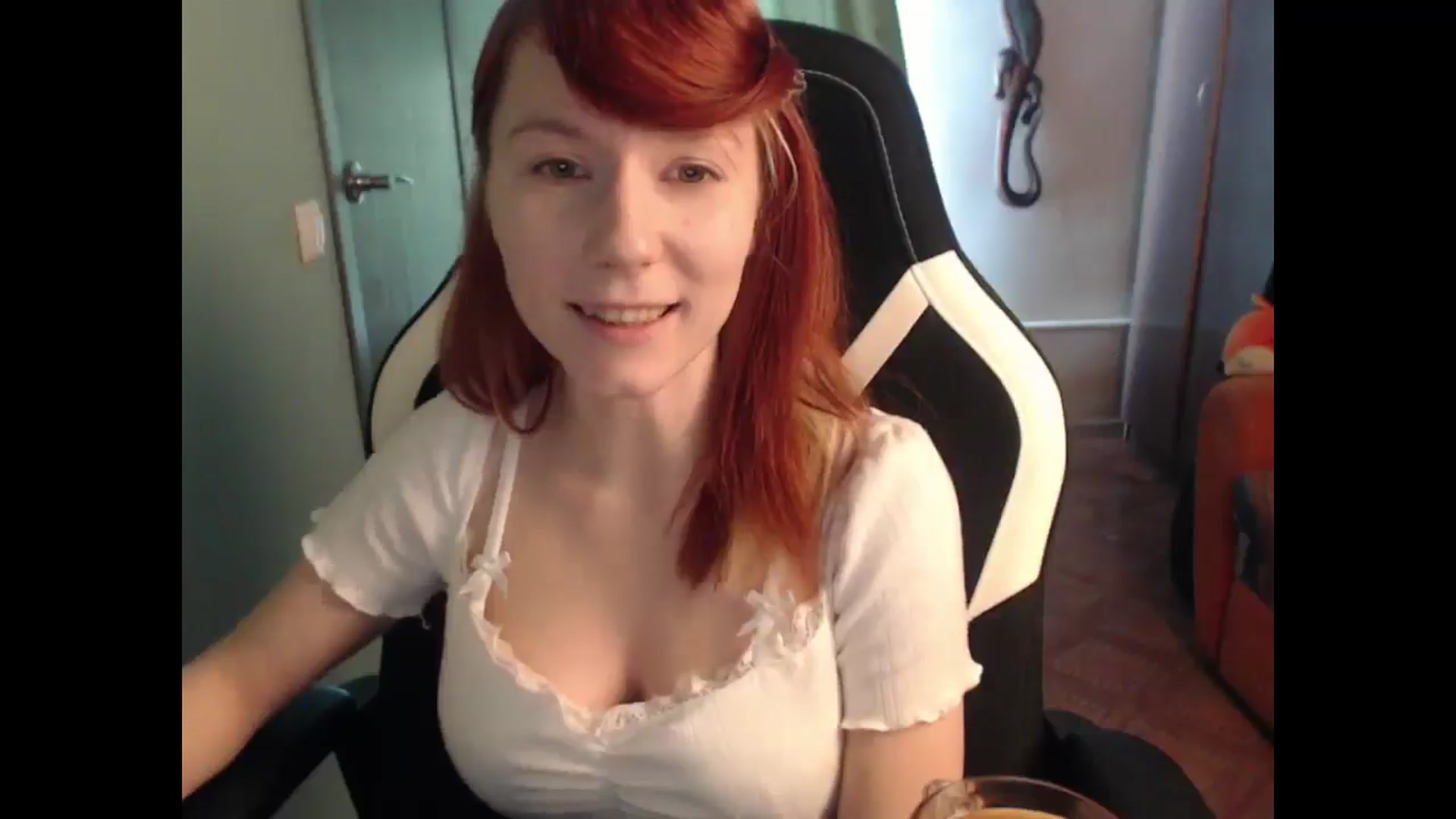 Gallery image thumbnail from NikiFoks18's myfreecams stream on, 04/10/2025, 06:53 image 6 of 20