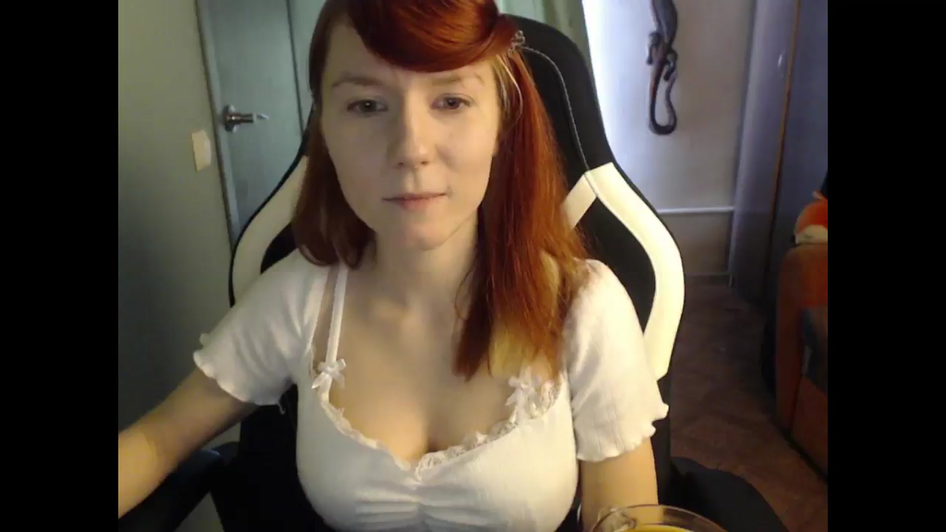 Gallery image thumbnail from NikiFoks18's myfreecams stream on, 04/10/2025, 06:53 image 4 of 20