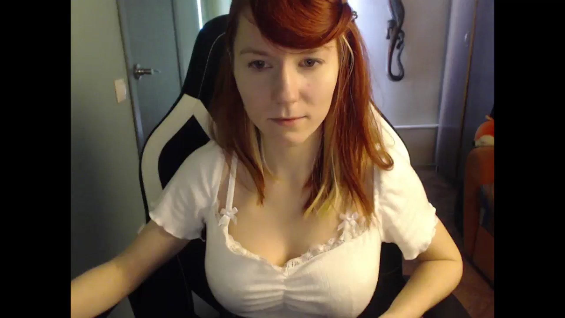 Gallery image thumbnail from NikiFoks18's myfreecams stream on, 04/10/2025, 06:53 image 18 of 20