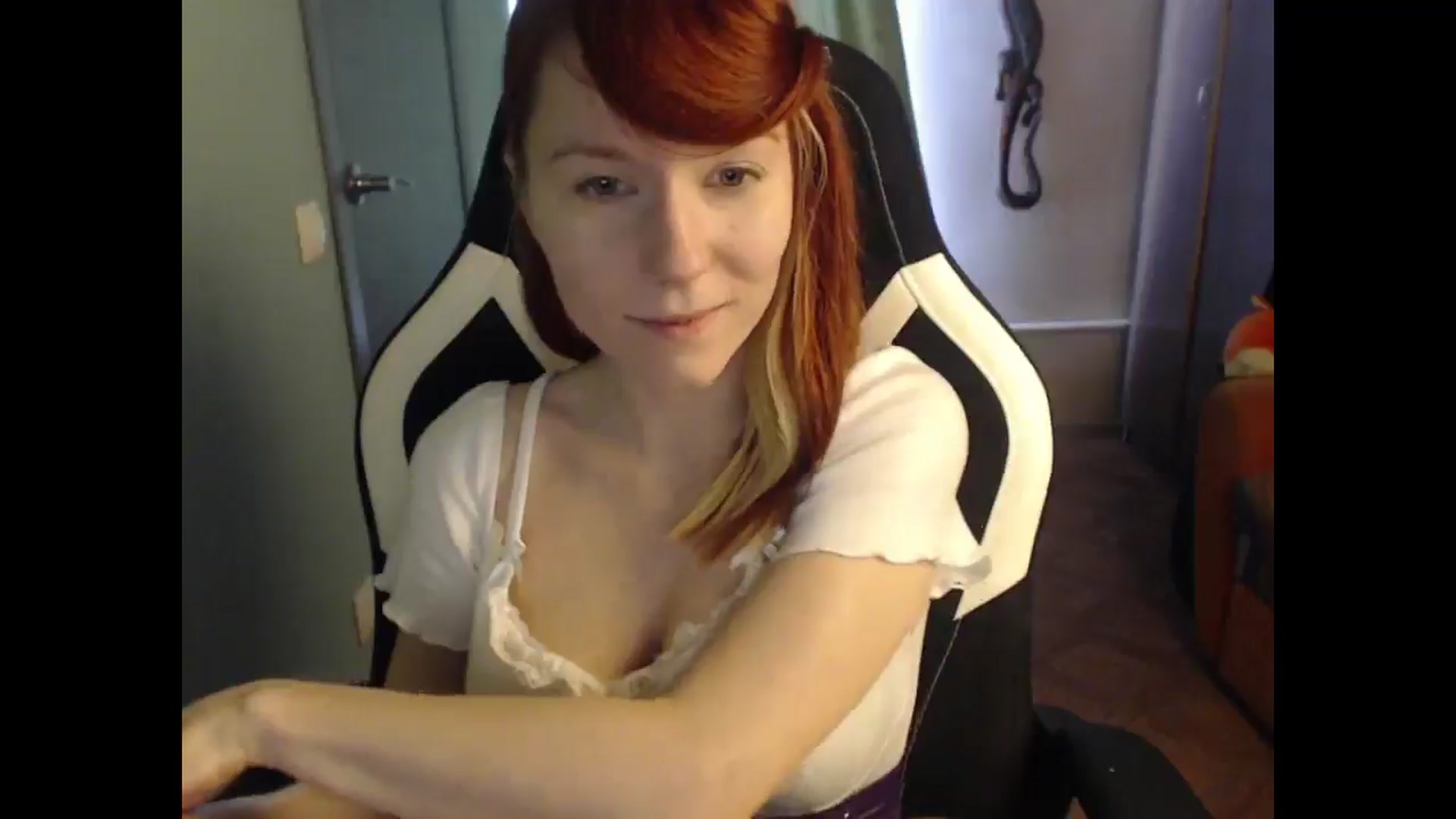 Gallery image thumbnail from NikiFoks18's myfreecams stream on, 04/10/2025, 06:53 image 20 of 20