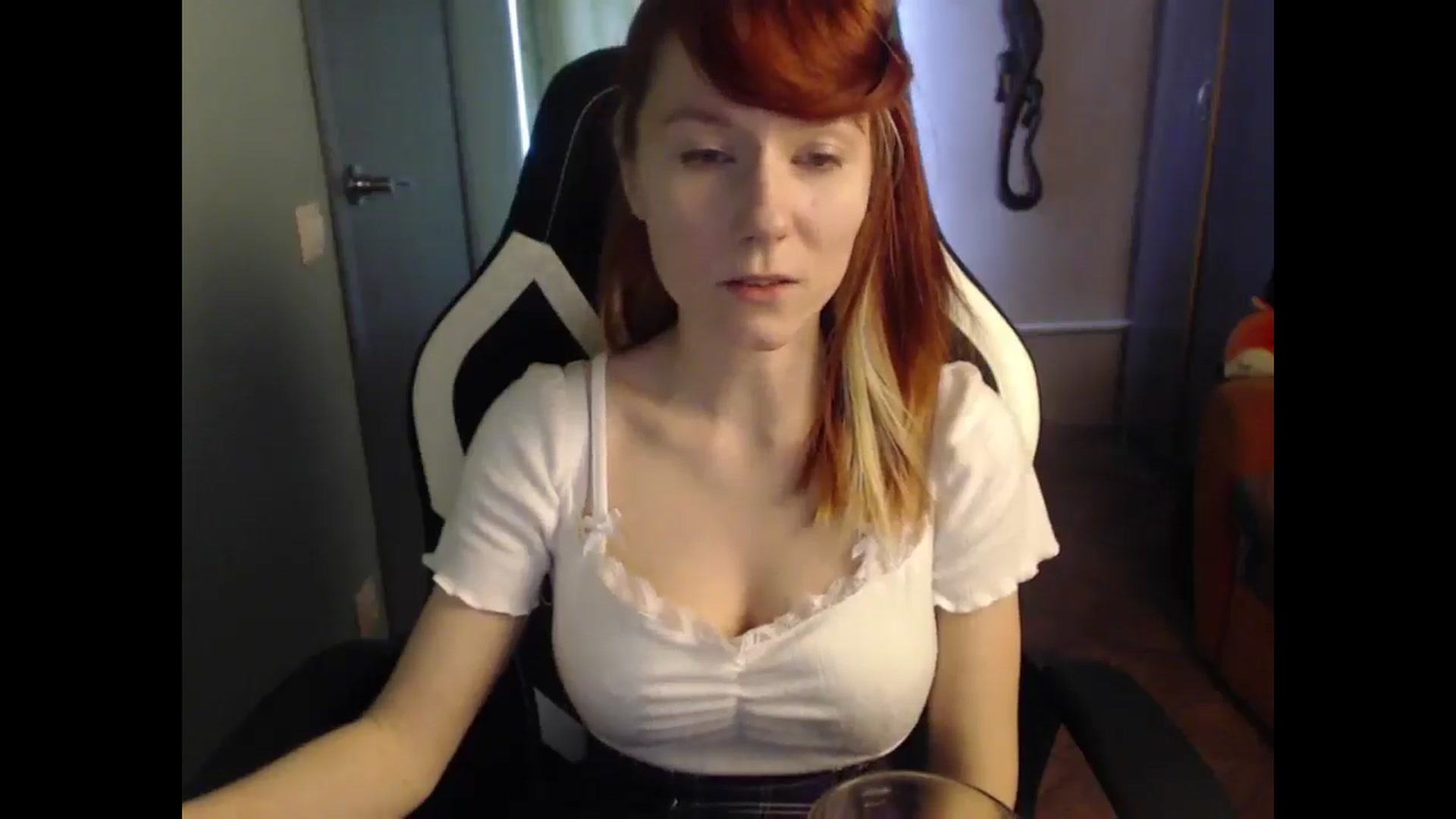 Gallery image thumbnail from NikiFoks18's myfreecams stream on, 04/10/2025, 09:41 image 13 of 20