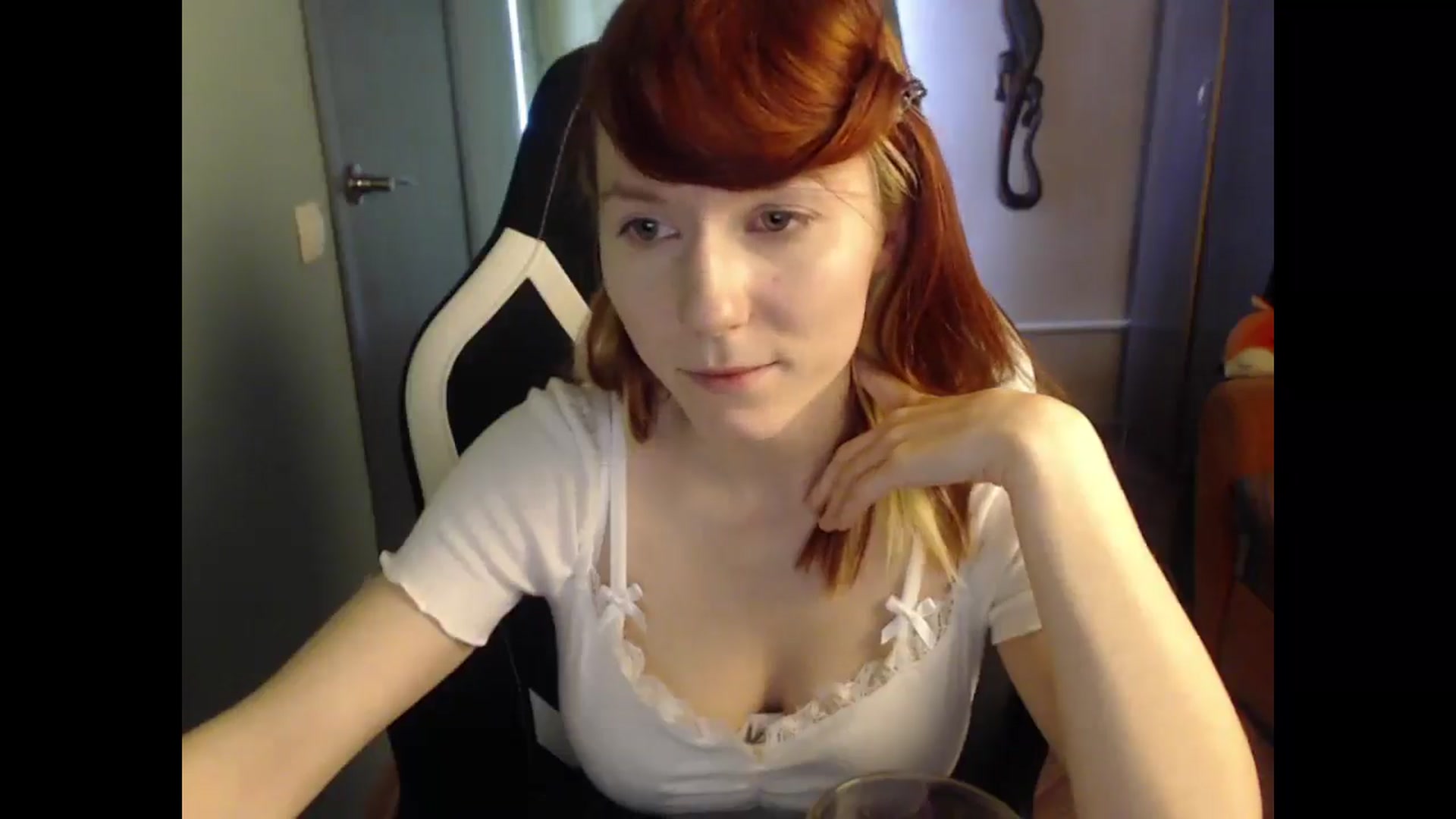 Gallery image thumbnail from NikiFoks18's myfreecams stream on, 04/10/2025, 09:41 image 14 of 20