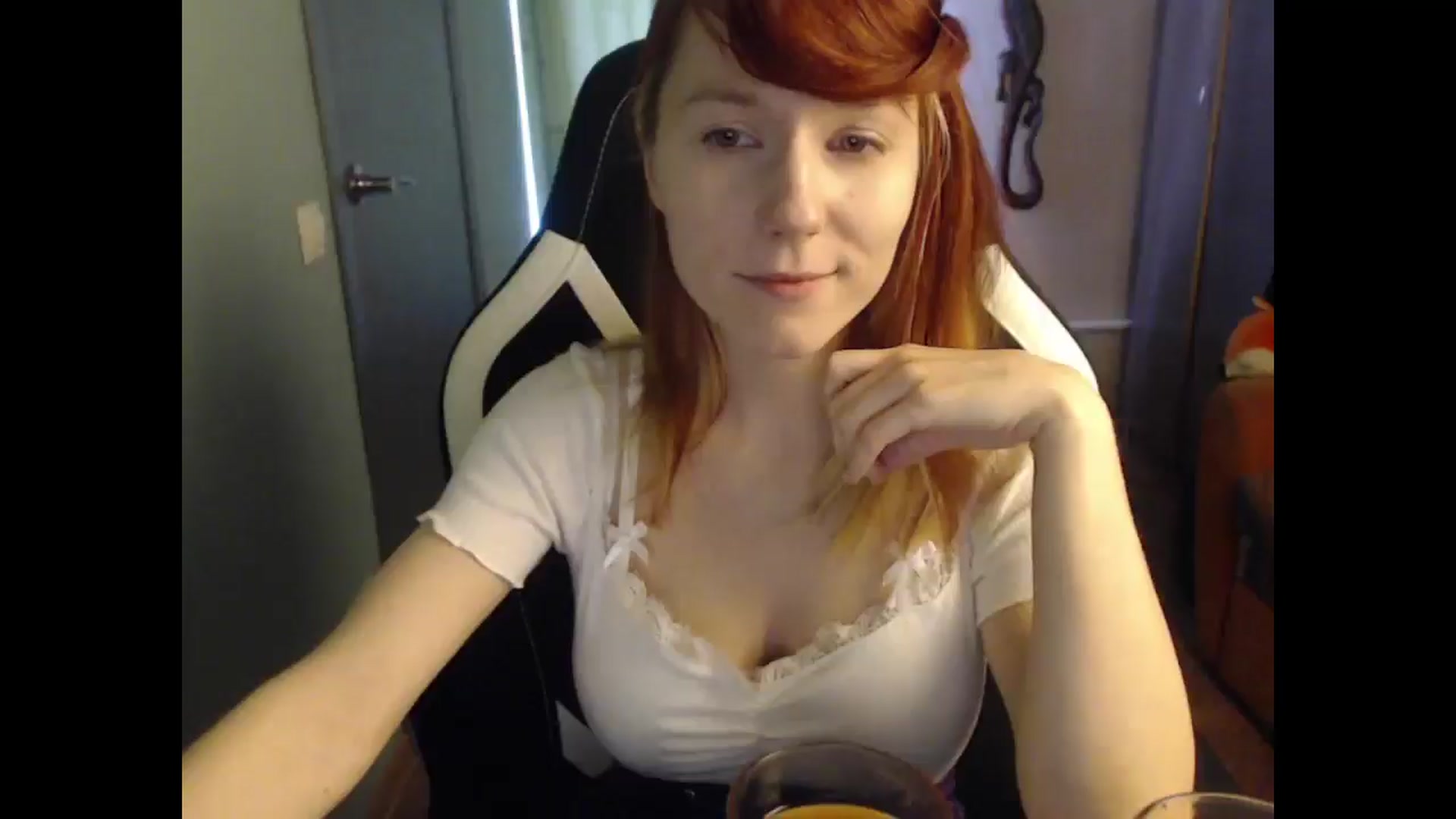 Gallery image thumbnail from NikiFoks18's myfreecams stream on, 04/10/2025, 09:41 image 1 of 20