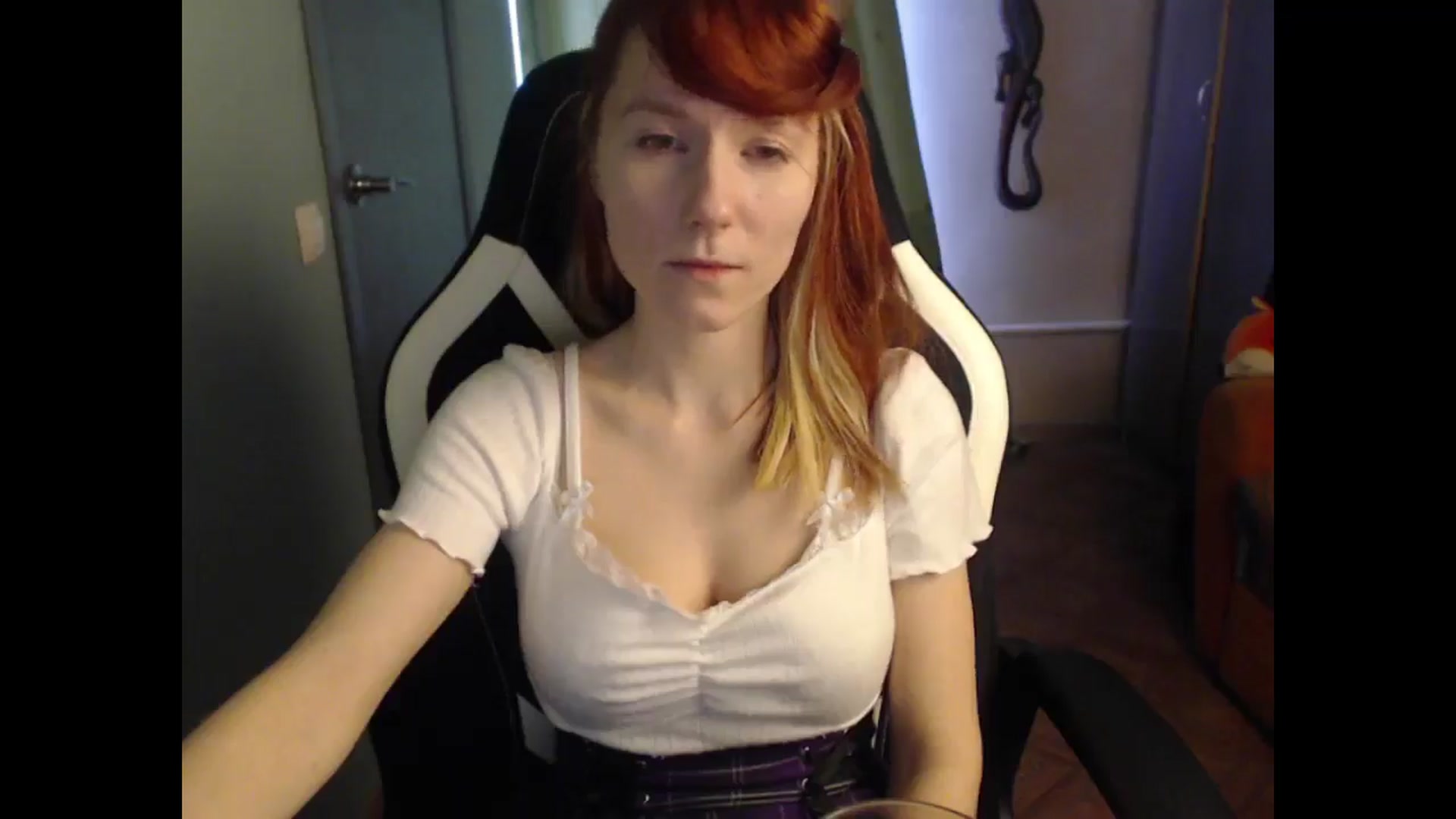 Gallery image thumbnail from NikiFoks18's myfreecams stream on, 04/10/2025, 09:41 image 17 of 20