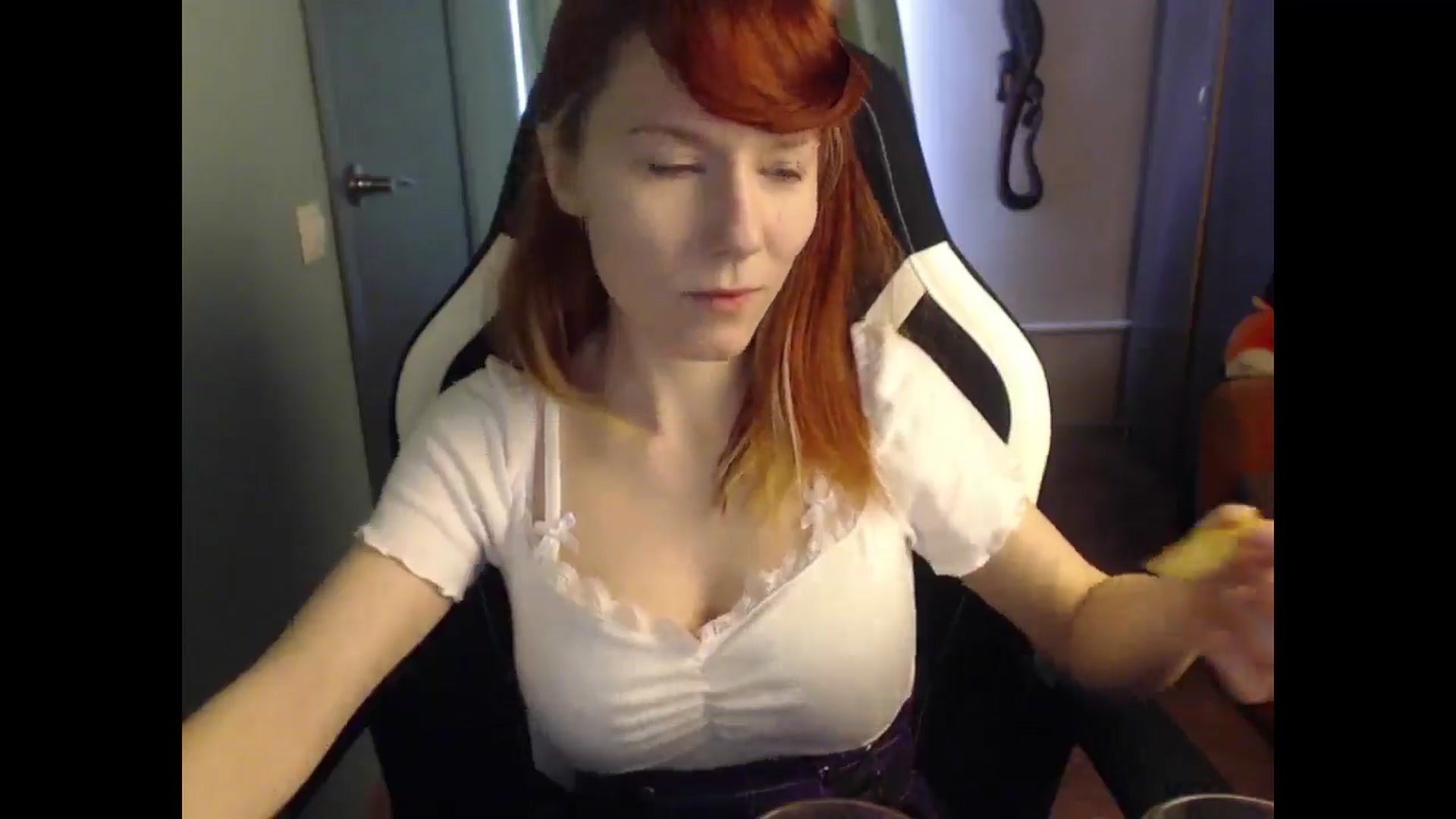 Gallery image thumbnail from NikiFoks18's myfreecams stream on, 04/10/2025, 09:41 image 5 of 20